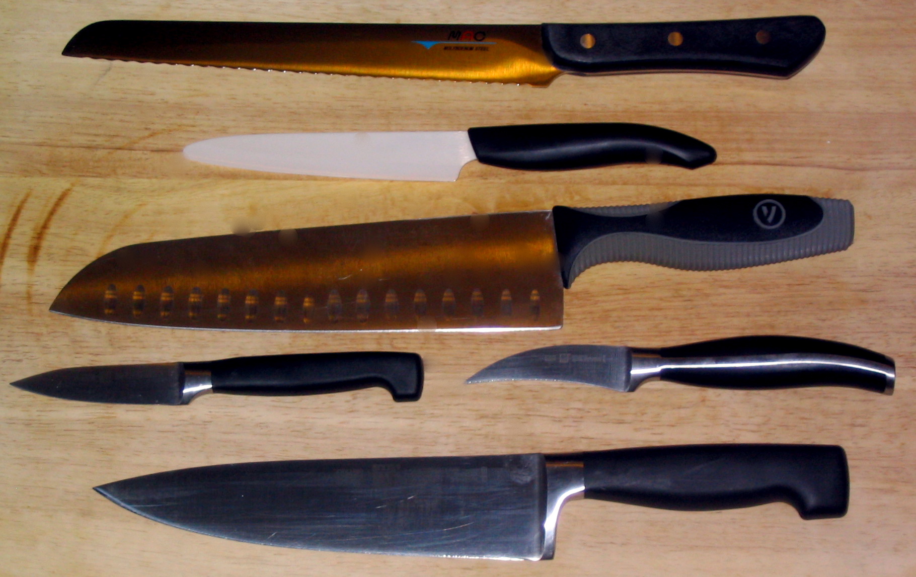 Various_cooking_knives_-_Kyocera,_Henckels,_Mac,_Wiltshire