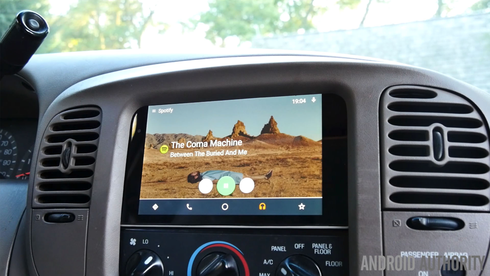 How to install tablet in your car