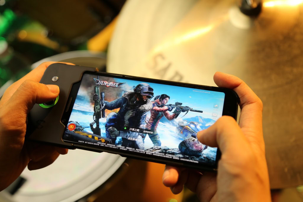 Asus ROG Phone vs Razer Phone 2 vs Xiaomi Black Shark ...
