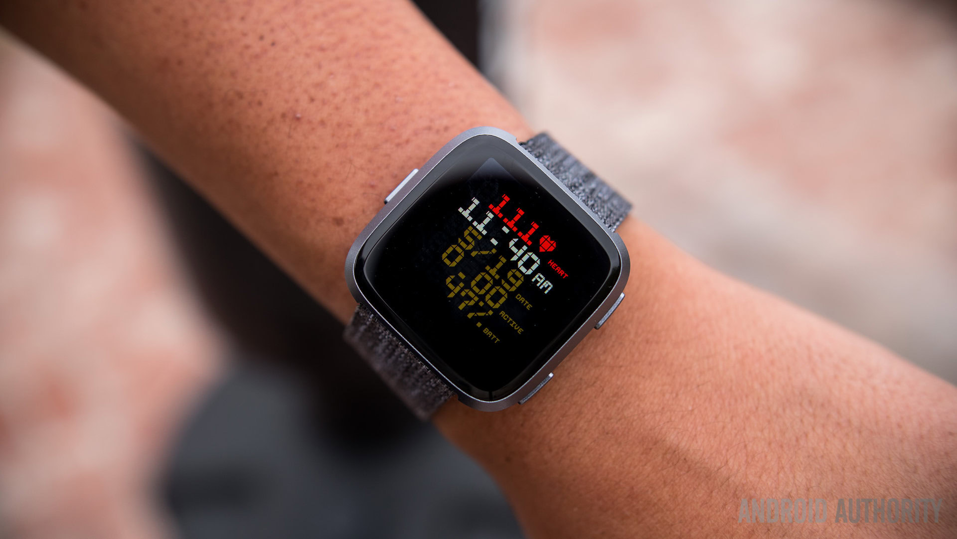will an apple watch band fit a fitbit versa 2