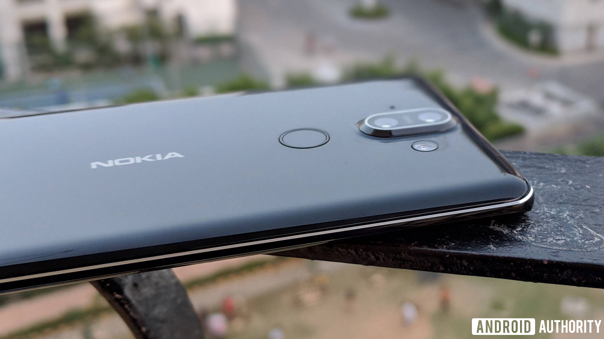 Nokia 8 Sirocco review - camera bump, fingerprint scanner