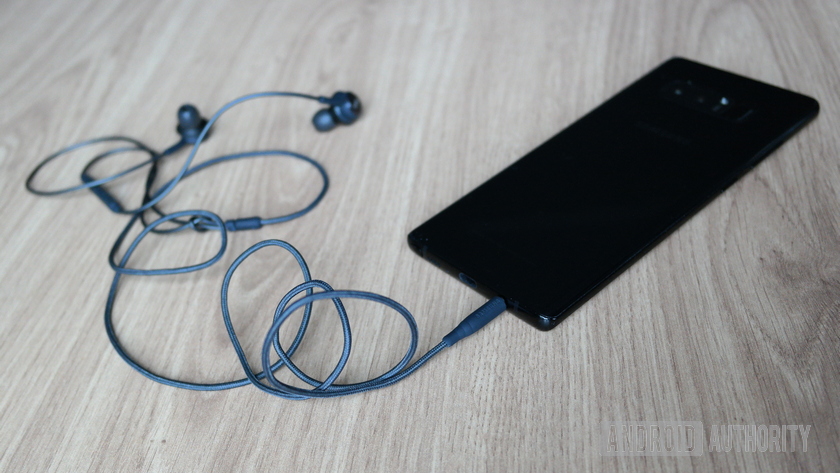Wired-earphones.jpg