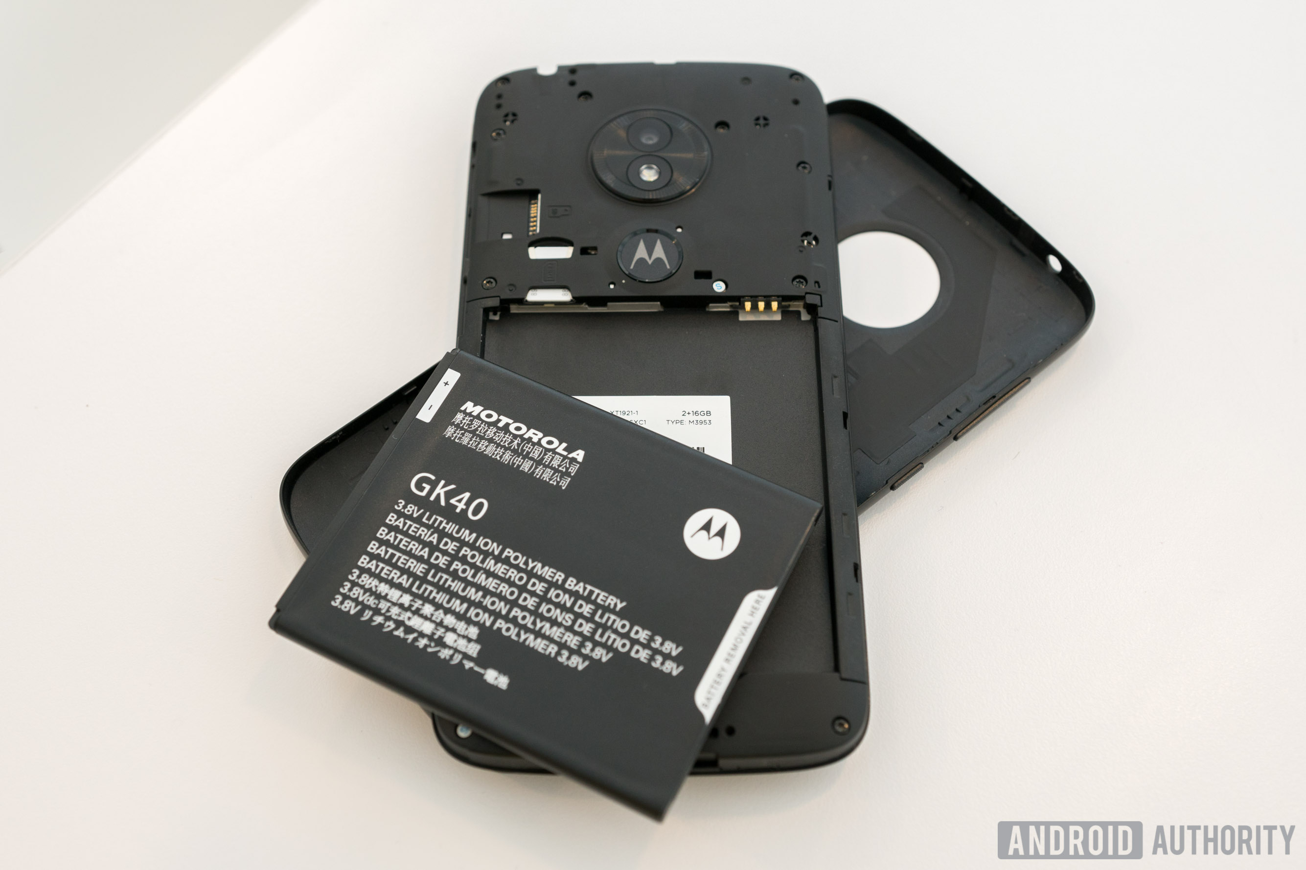 Motorola Moto E5 Play Removable Battery and Cover Design, Moto E5 Play review