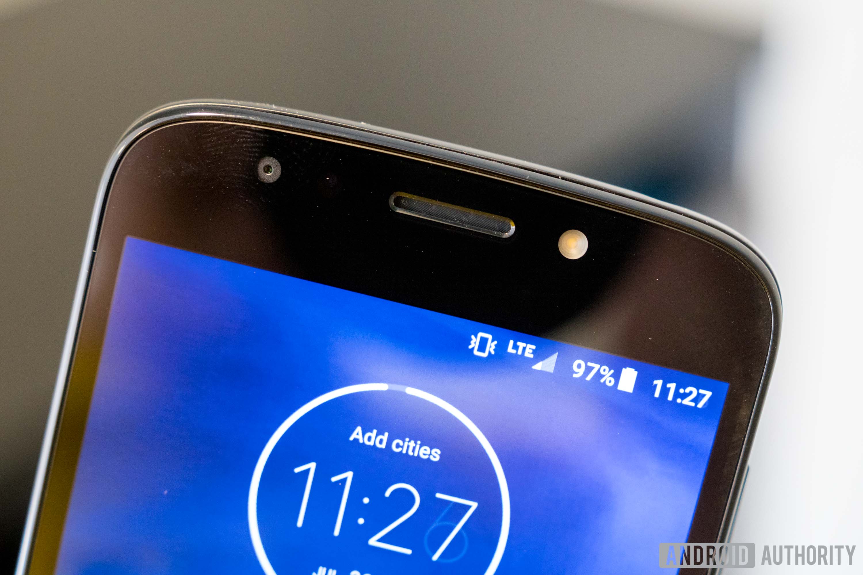 Motorola Moto E5 Play speaker and front-facing camera and flash, Moto E5 Play review