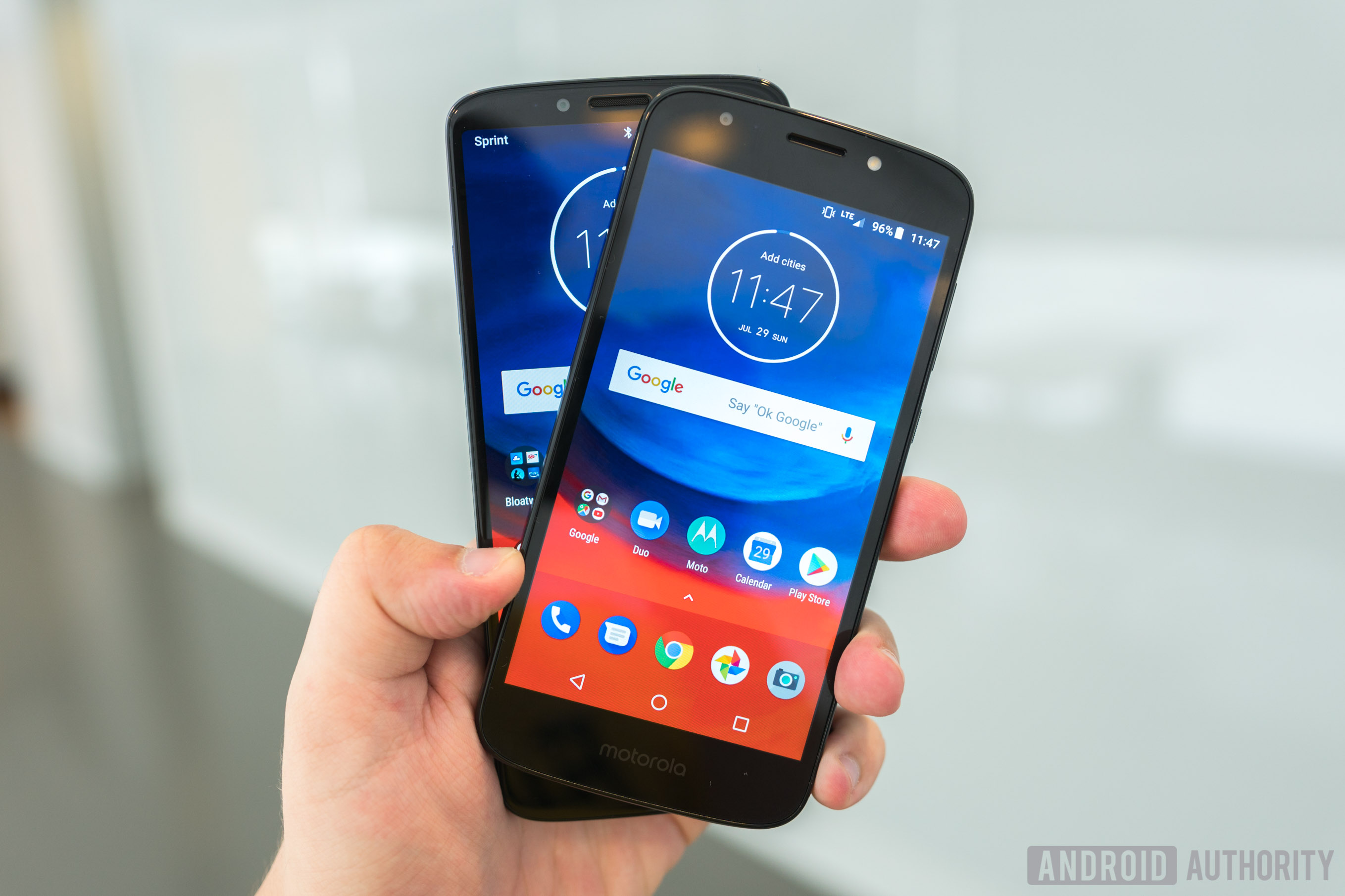 Motorola Moto E5 Play and Moto E5 Plus Displays In Hand, Moto E5 Plus review