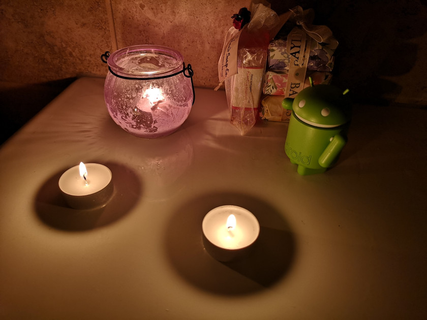Huawei P20 Pro Candle Photo Mode (added HDR?)