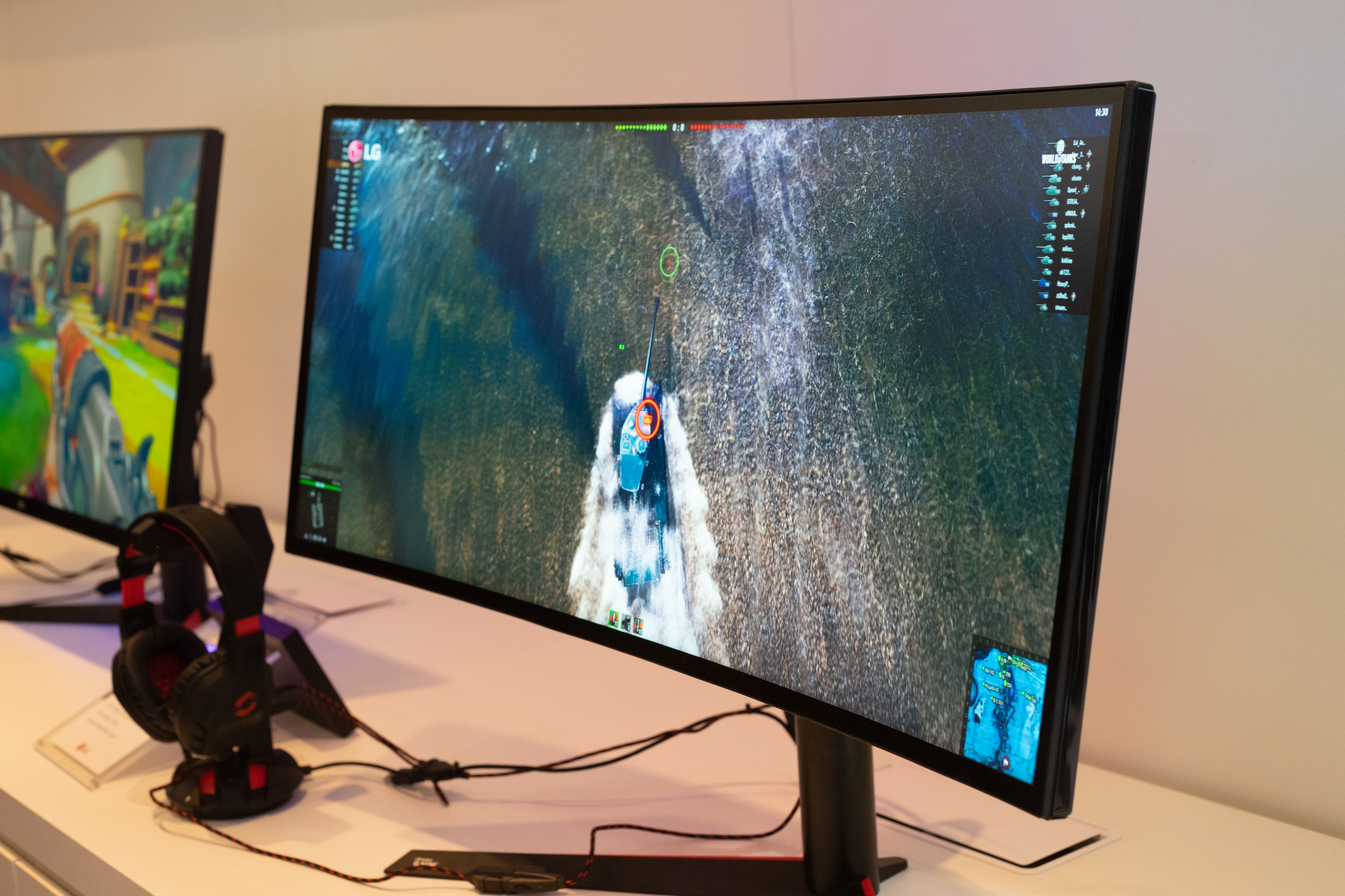 LG's 34-inch curved gaming monitor, the new LG 34GK950G