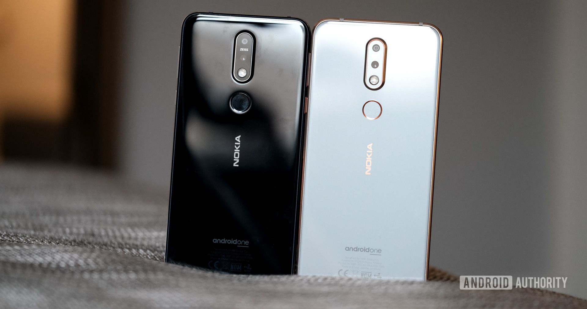 Nokia 7.1 back of both colors
