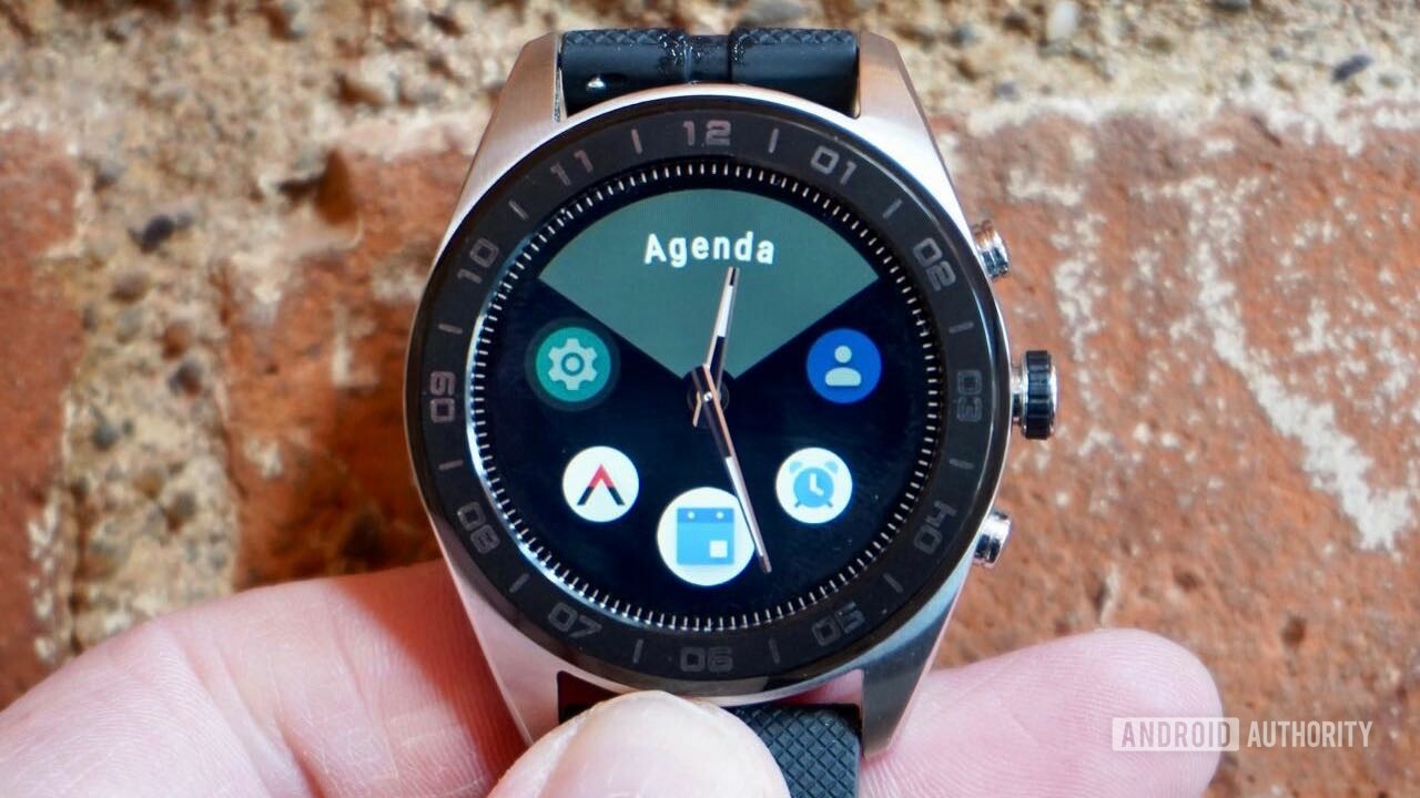 LG W7 smartwatch review app drawer