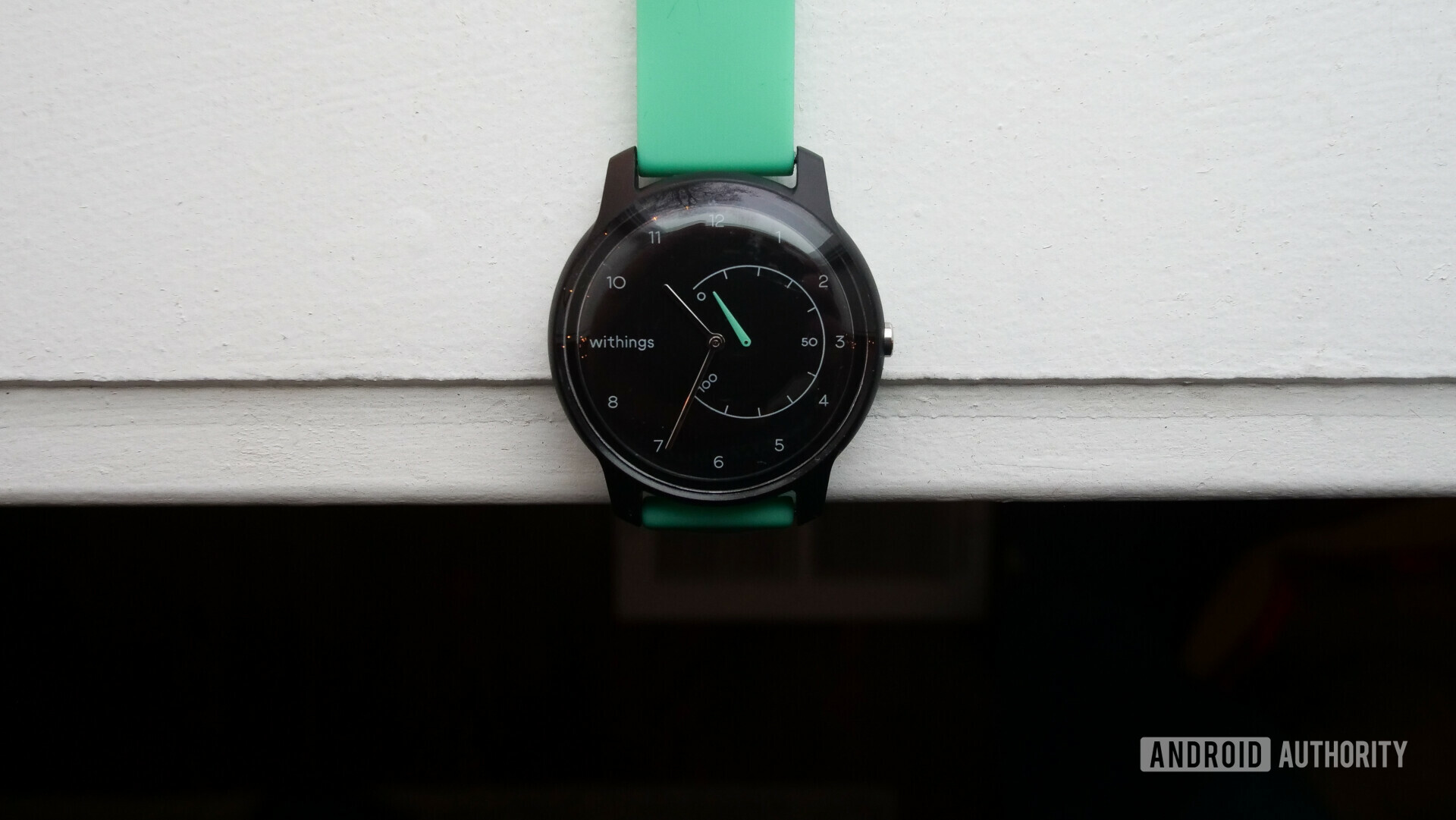 withings move review fitness watch close up watch face