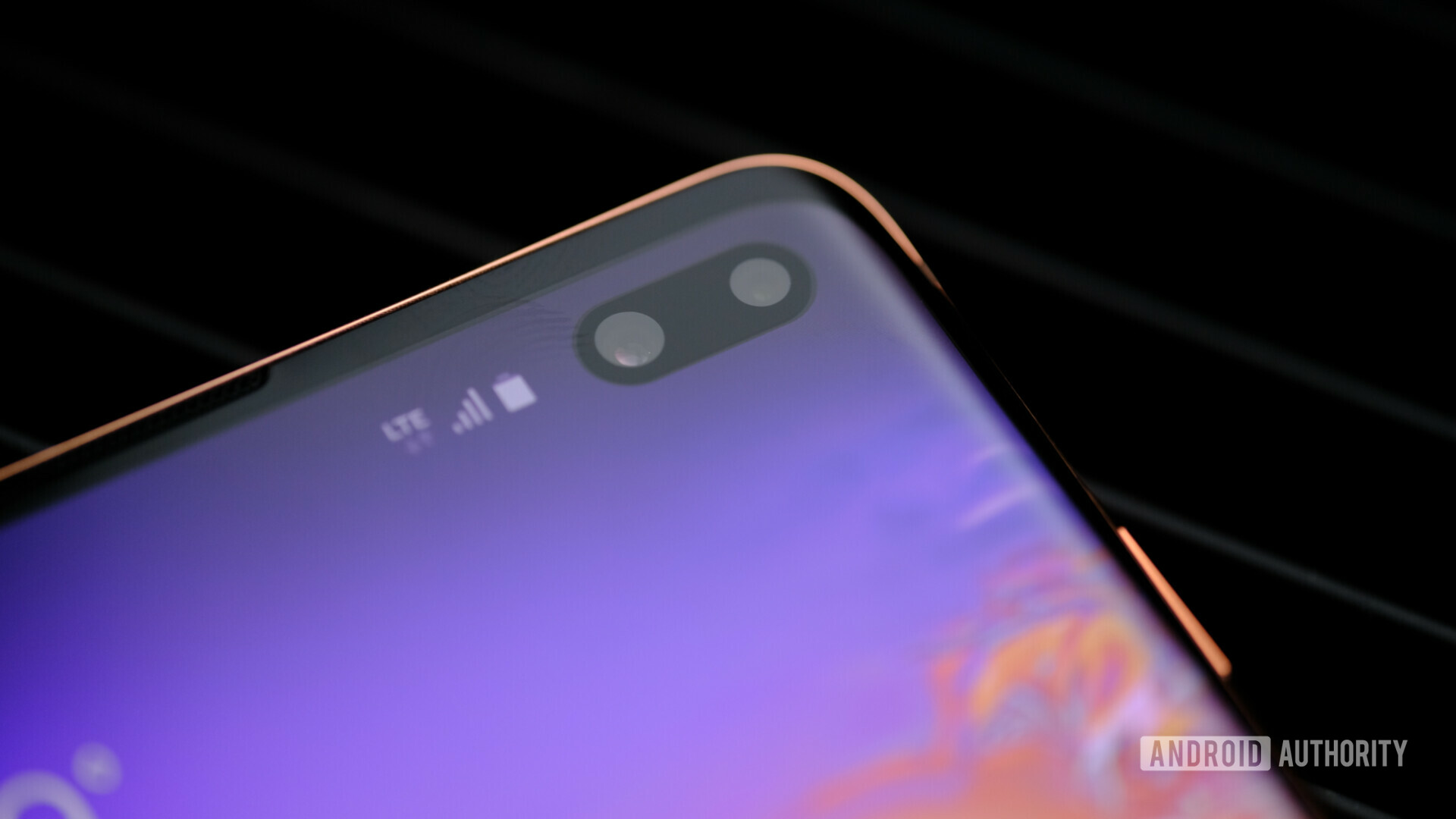 Front side of the Samsung Galaxy S10 Plus showing the Infinity-O cut-out fot he selfie camera