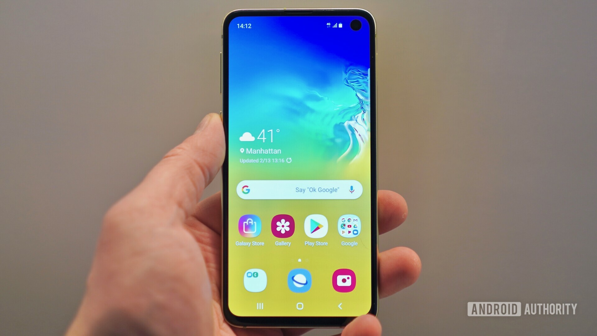 Photo of the new Samsung Galaxy S10e in a hand with screen turned on.