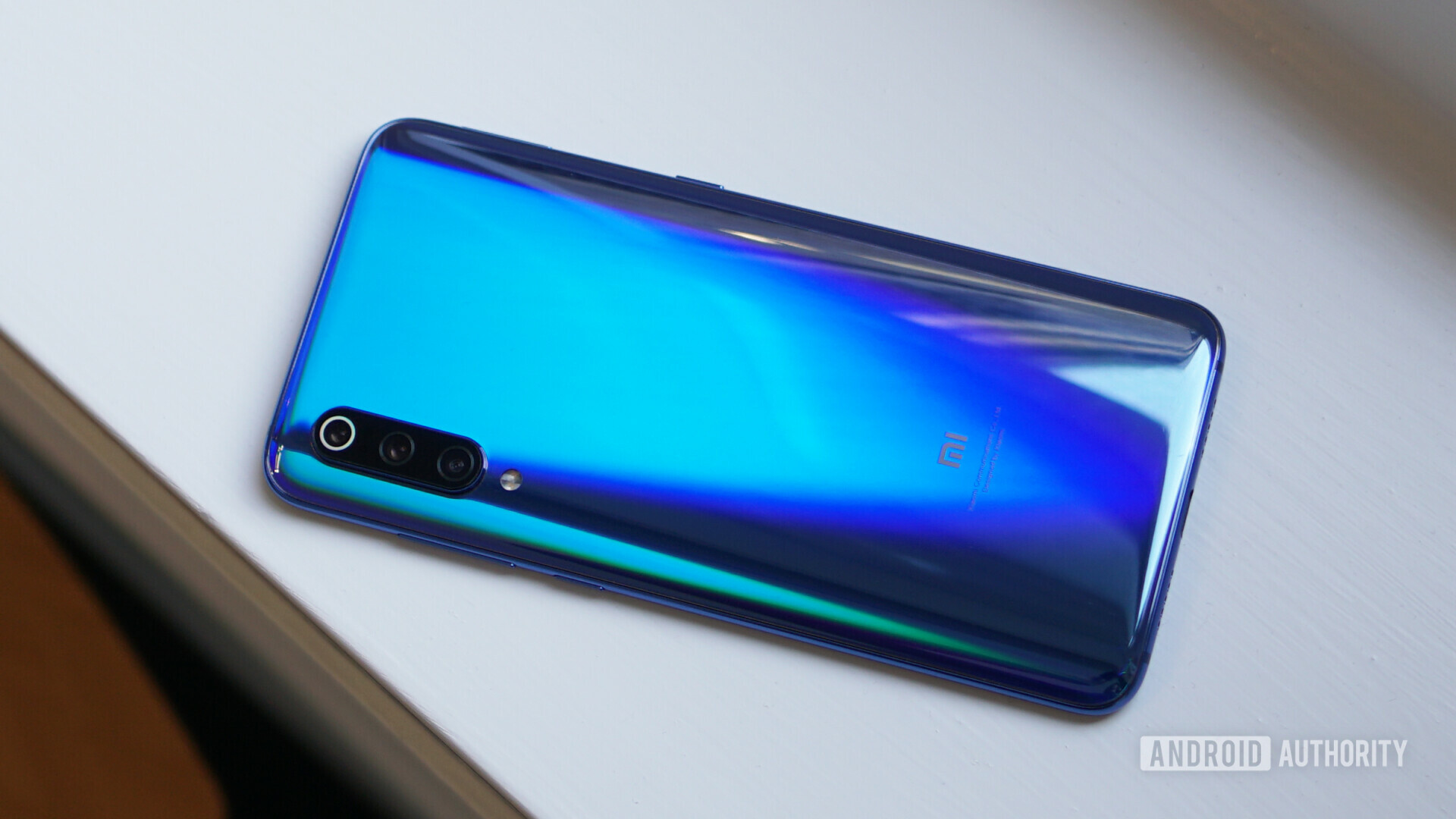 Xiaomi Mi 9 blue back panel