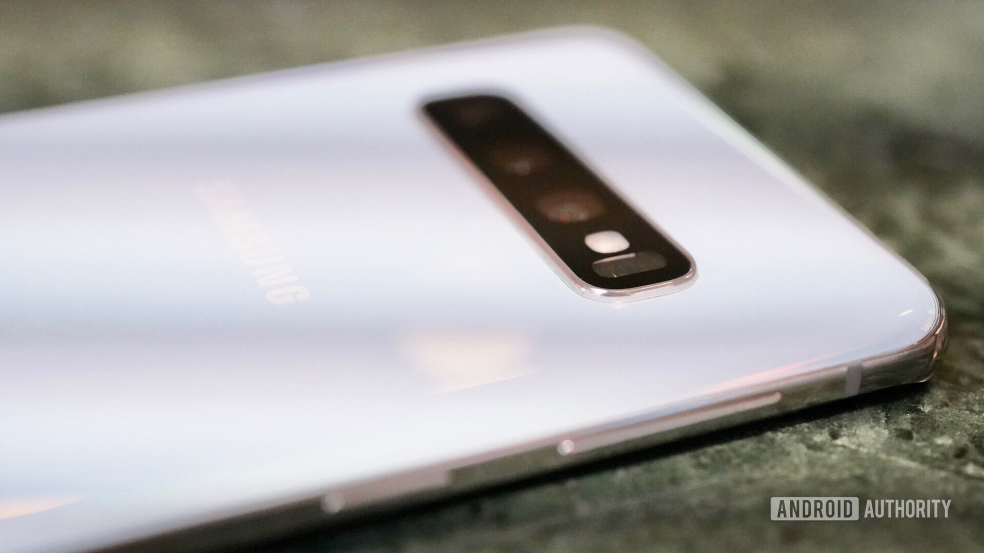 Side view of the Samsung Galaxy S10 focusing on the bixby button
