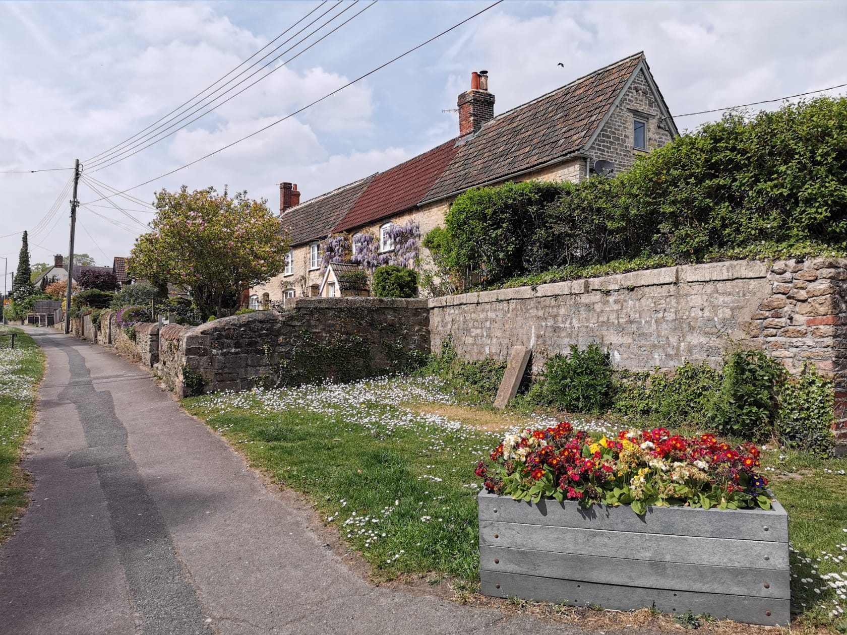 Huawei P30 Pro camera sample of a street and houses