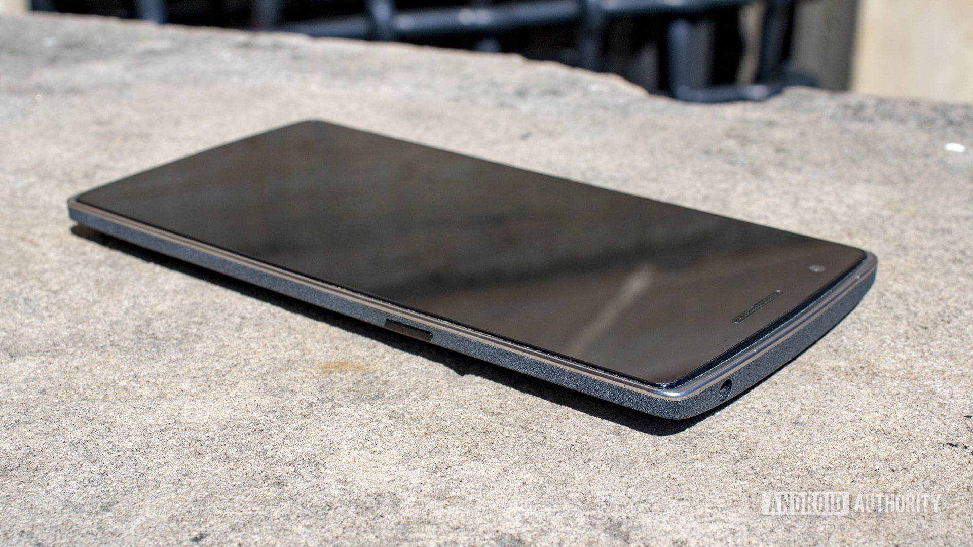 The front and right side of the OnePlus One, showing its headphone jack.