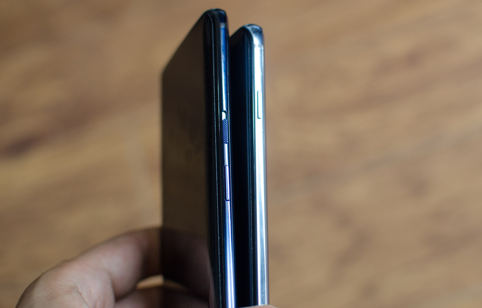 Curseur d'alerte et bouton d'alimentation OnePlus 7 Pro vs Galaxy S10 Plus