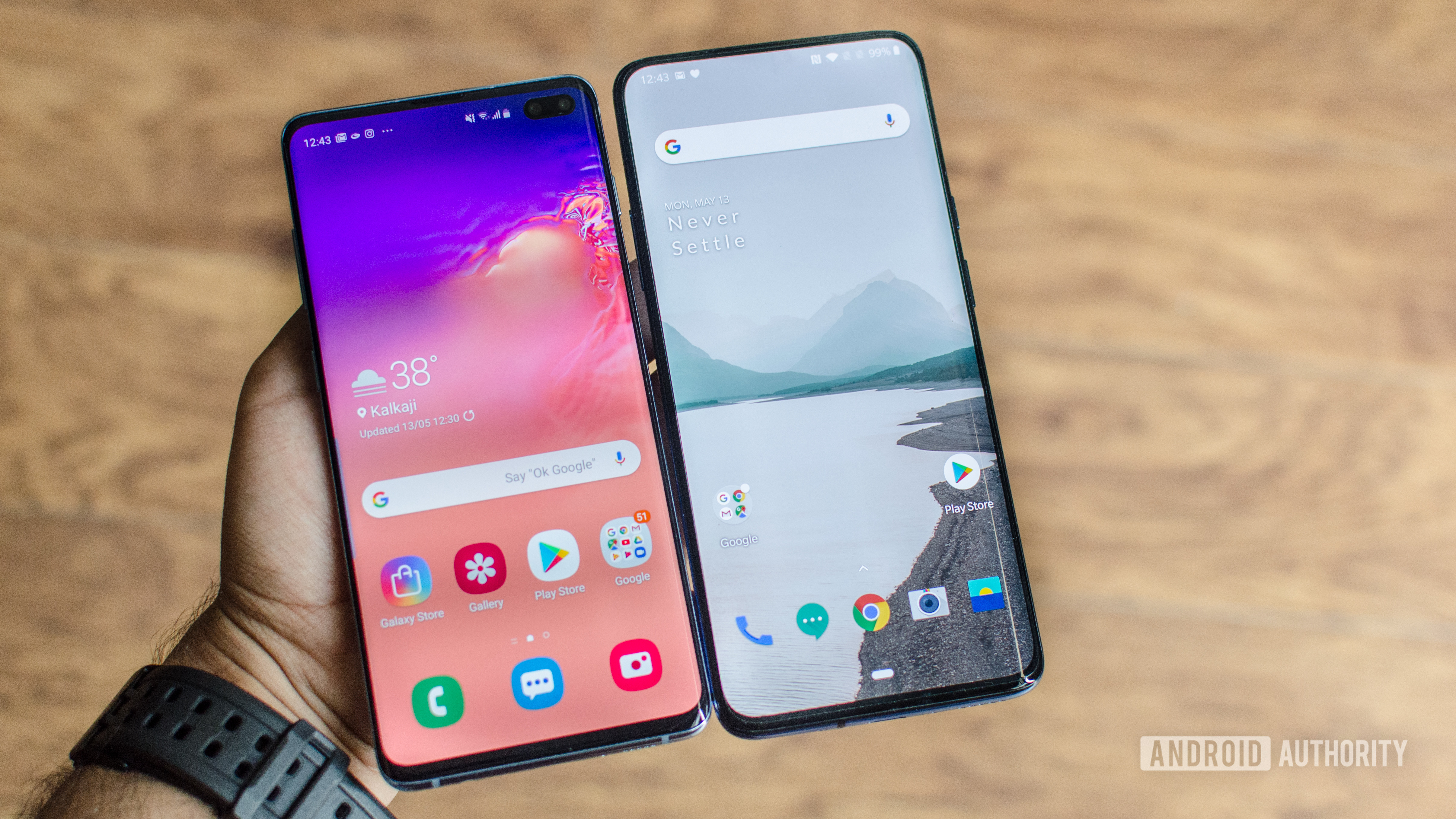 OnePlus 7 Pro vs Galaxy S10 Plus in hand showing size of display