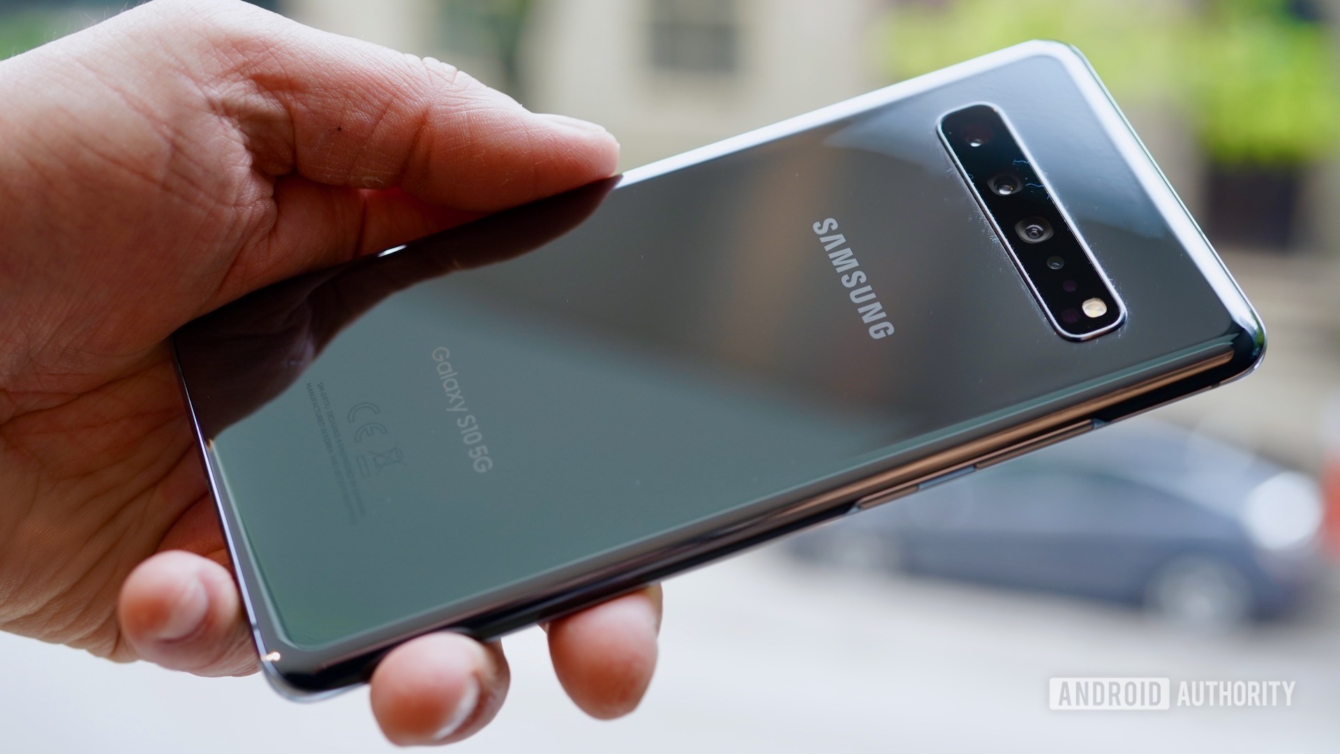 Samsung Galaxy S10 5G Verizon Wireless rear profile