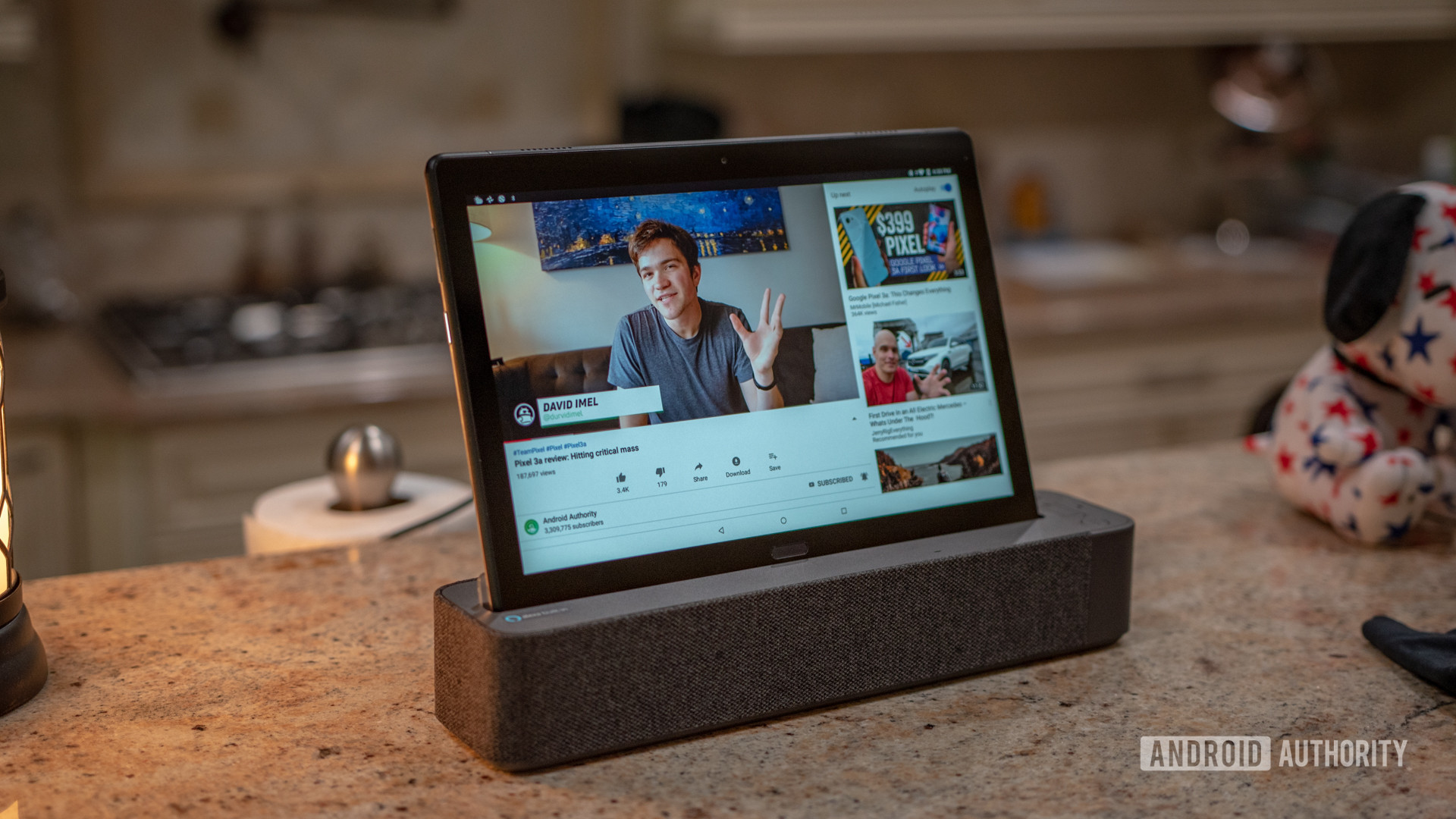 Lenovo Smart Tab P10 Docked YouTube