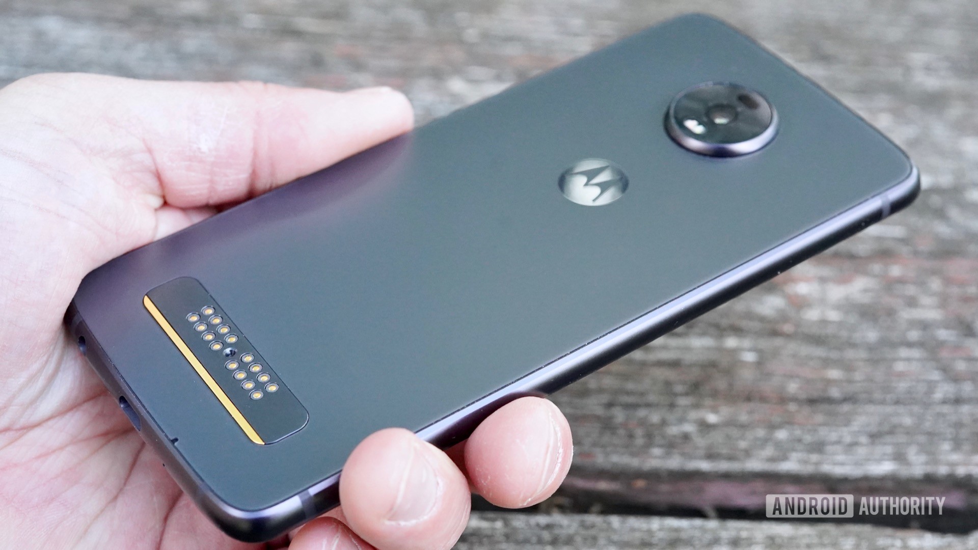 Motorola Moto Z4 review in the hand