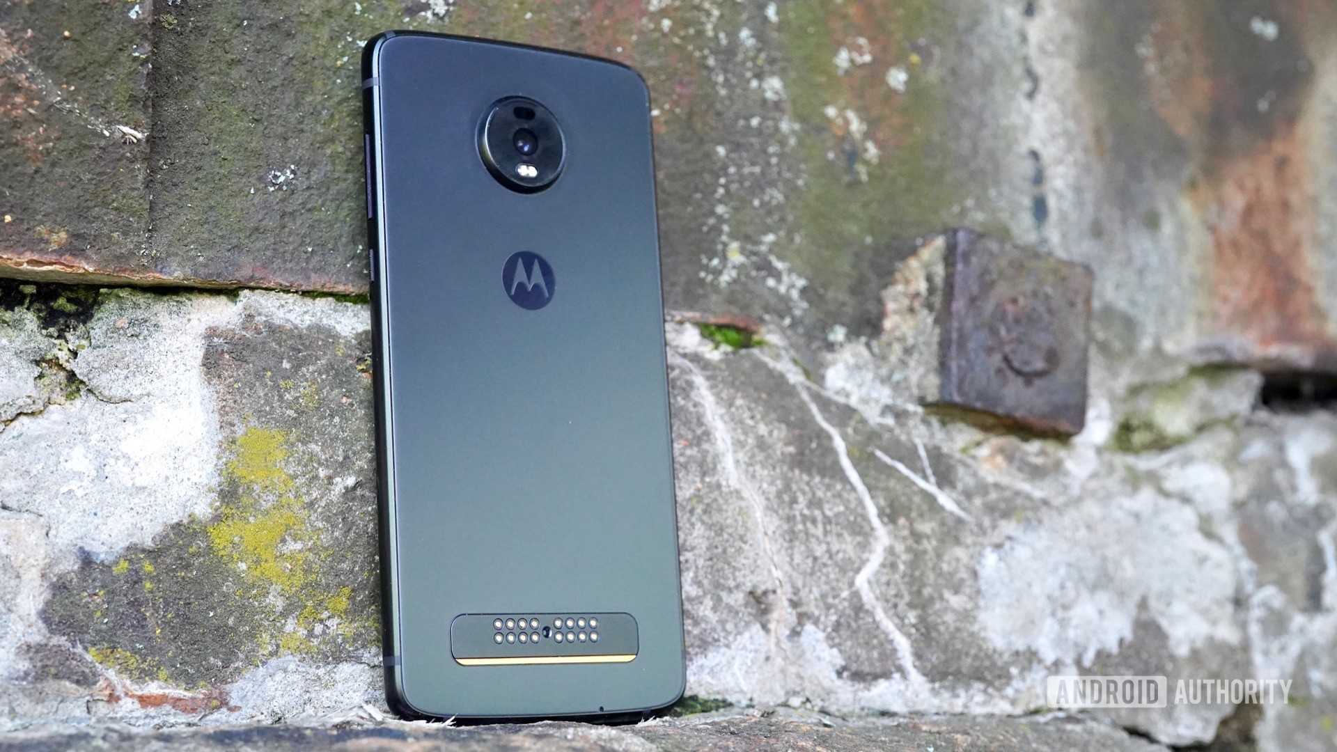 Motorola Moto Z4 review left rear profile