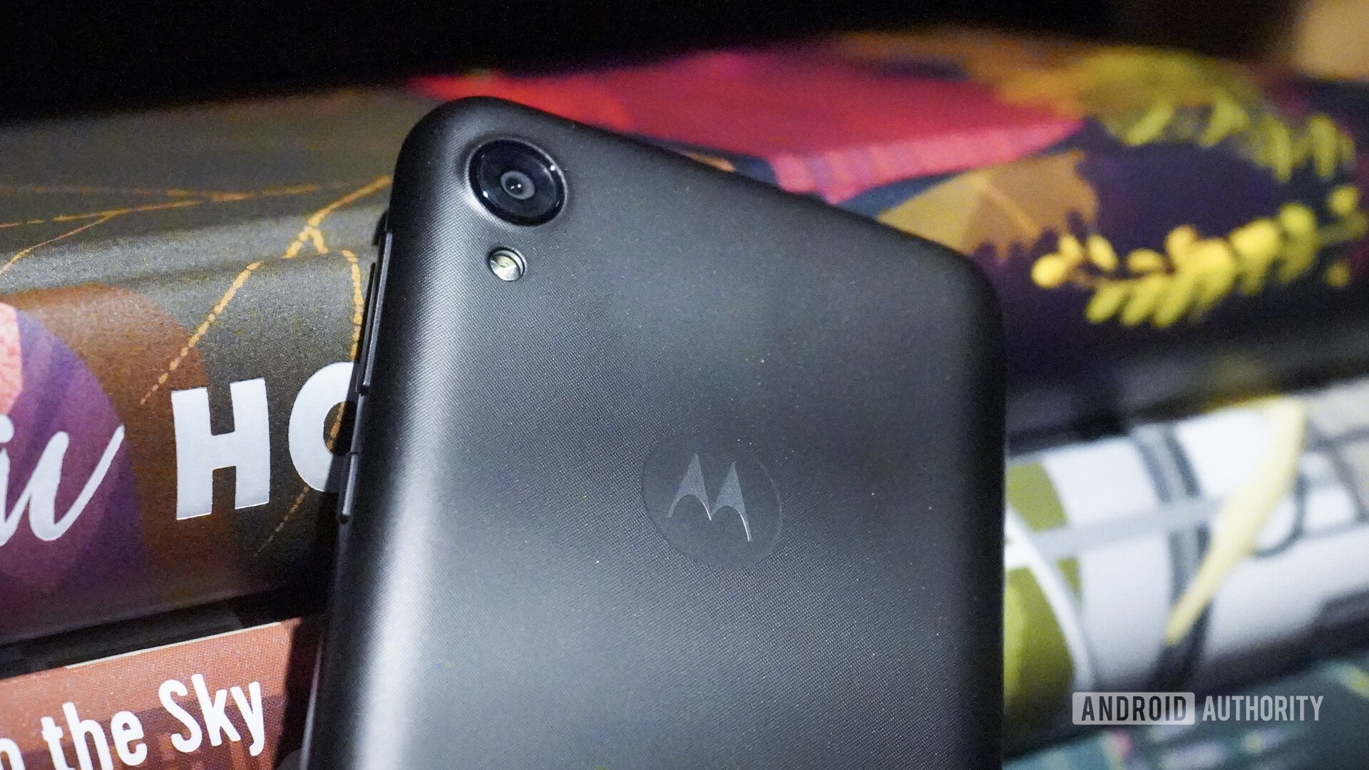 Motorola Moto E6 hands on camera closeup