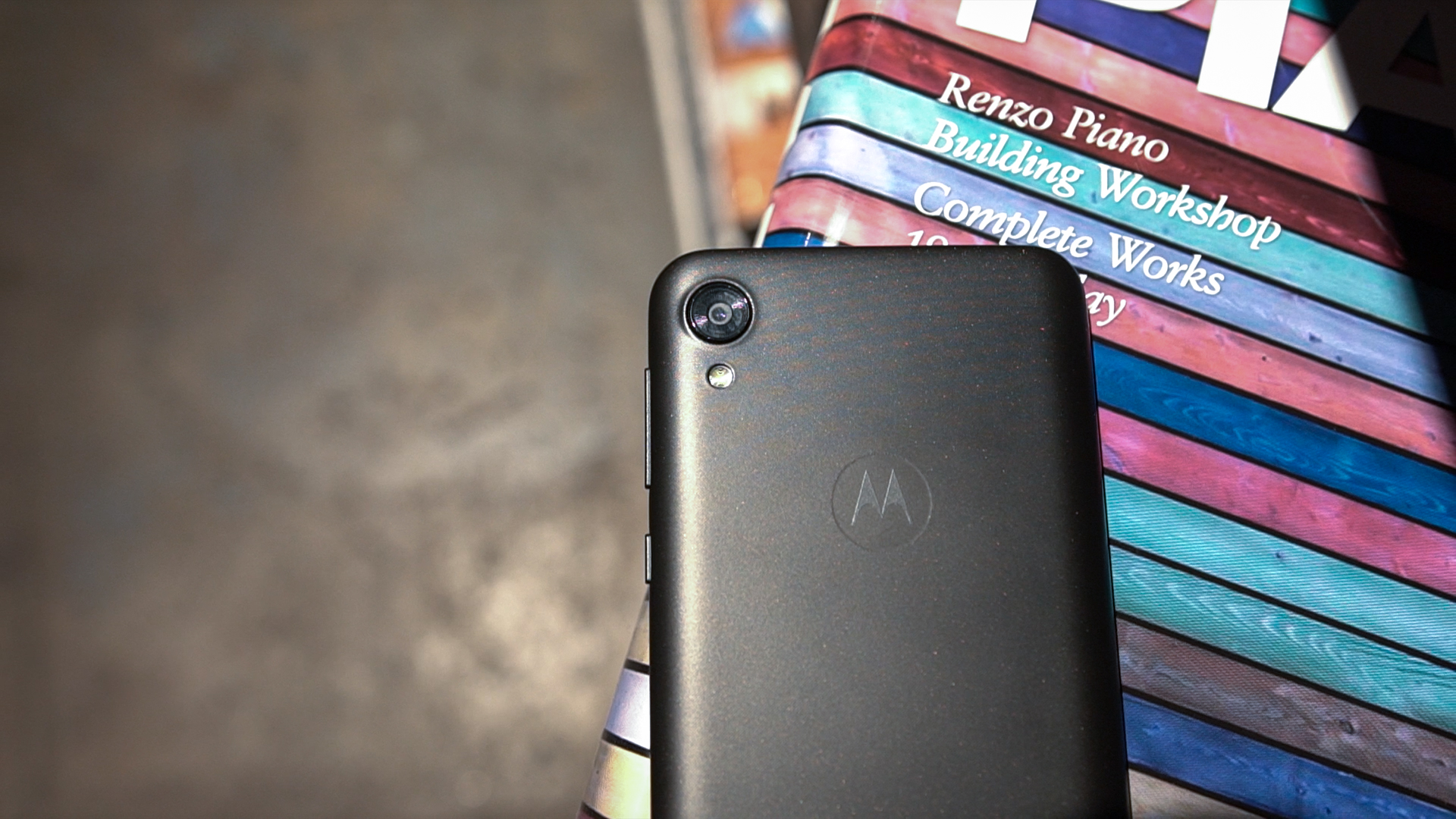 Motorola Moto E6 hands on rear panel
