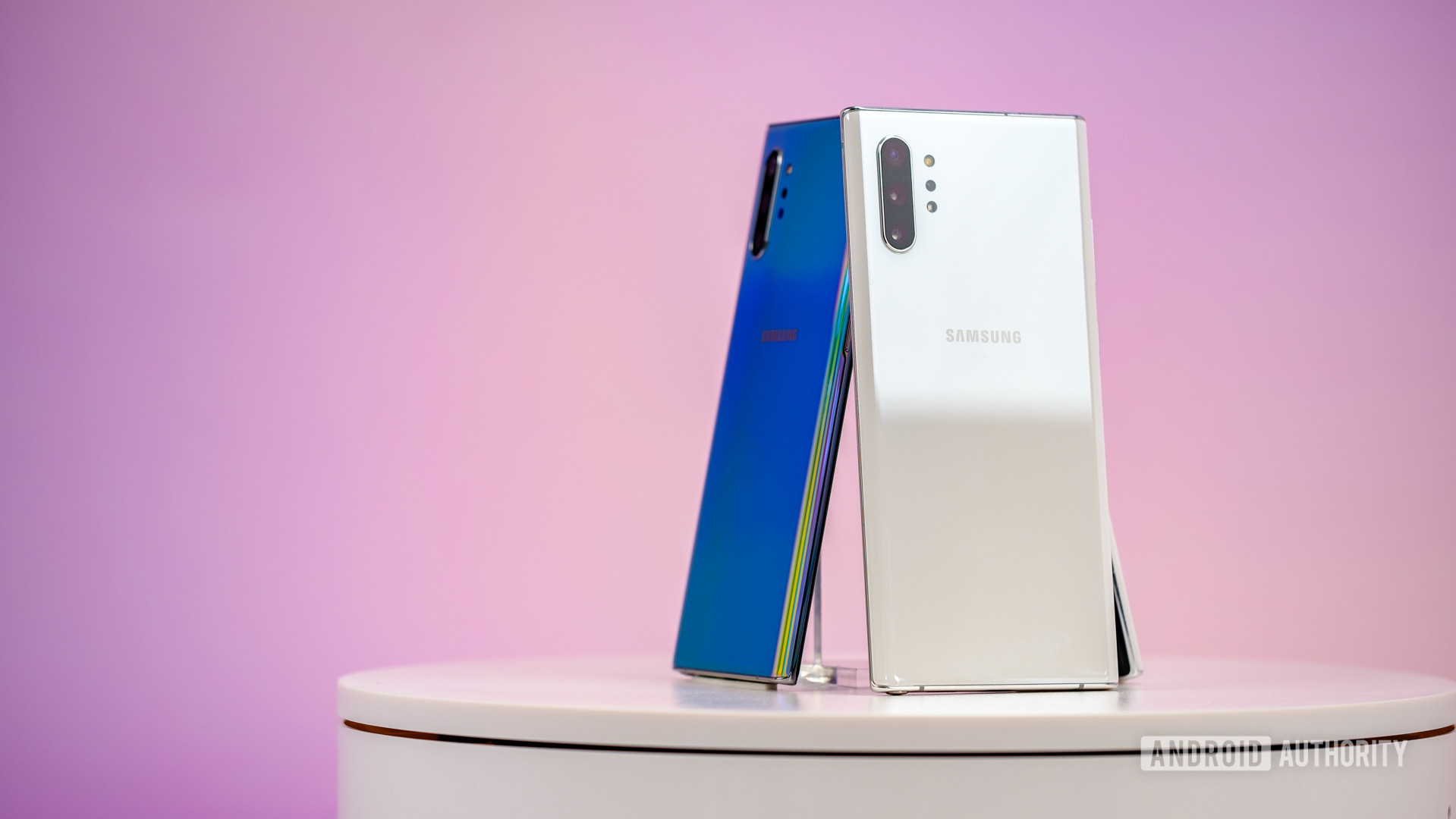 Samsung Galaxy Note 10 Plus Aura White back at angle