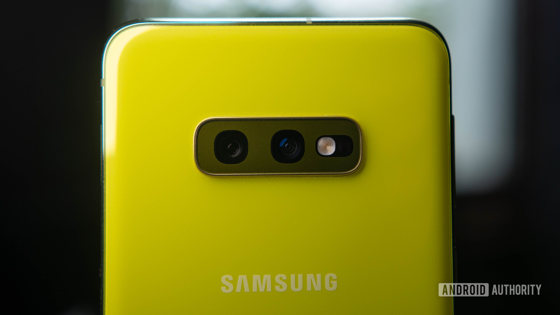 Samsung Galaxy S10e Rear shot of camera front on