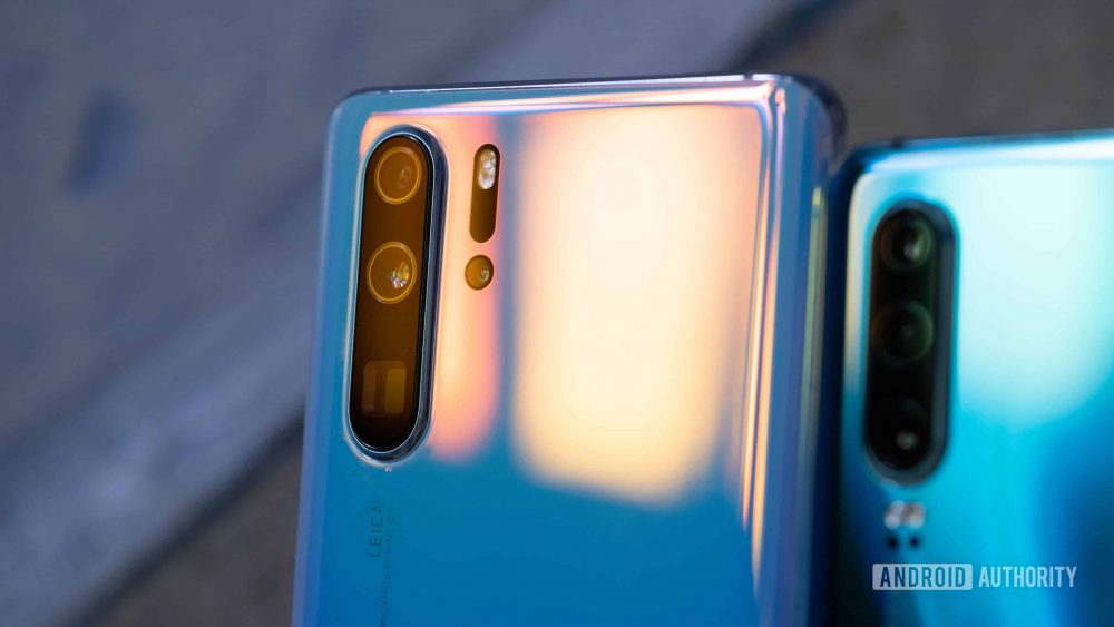 Huawei P30 Pro camera array with glare 1000x563