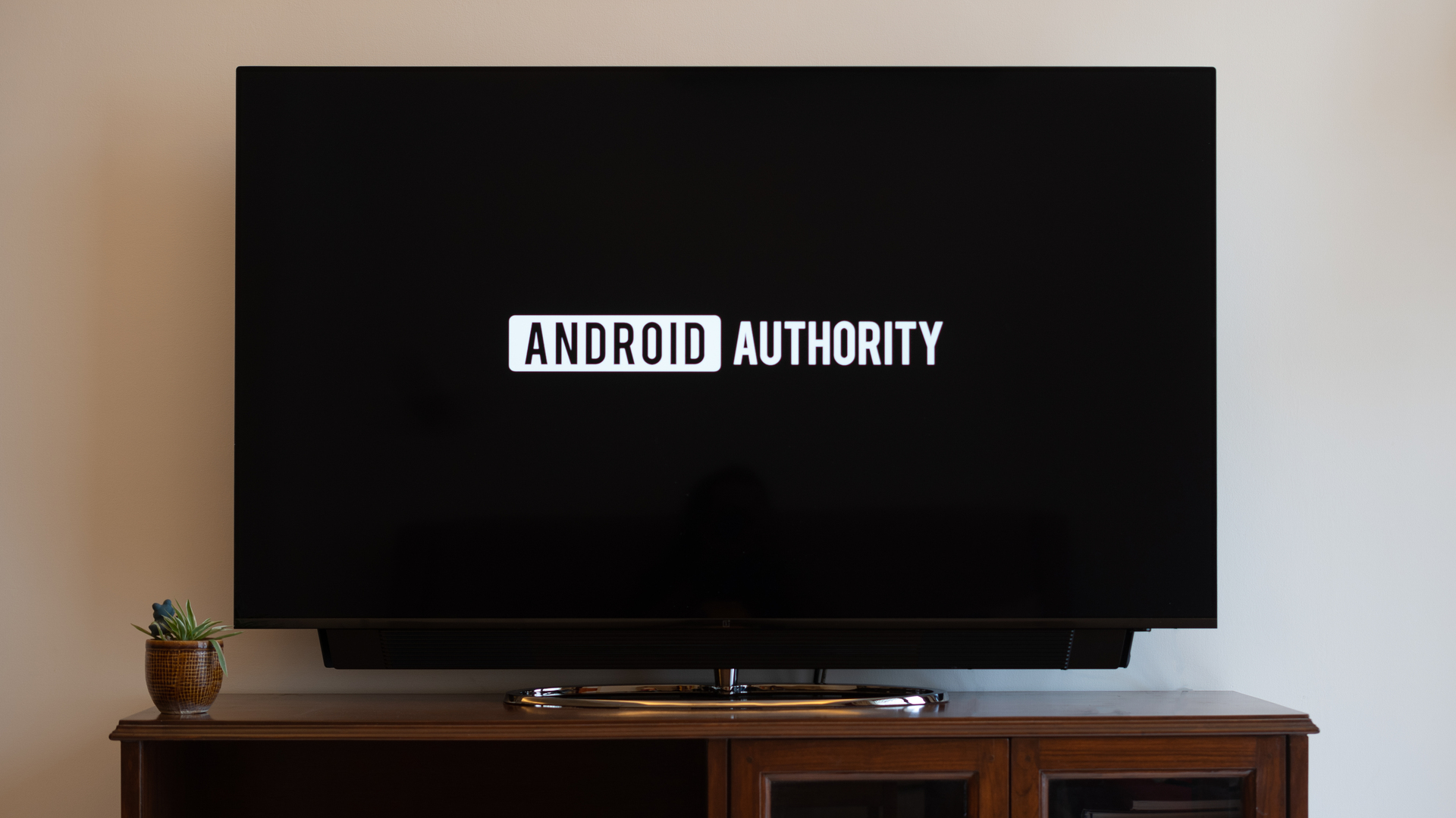 OnePlus TV avec logo Android Authority