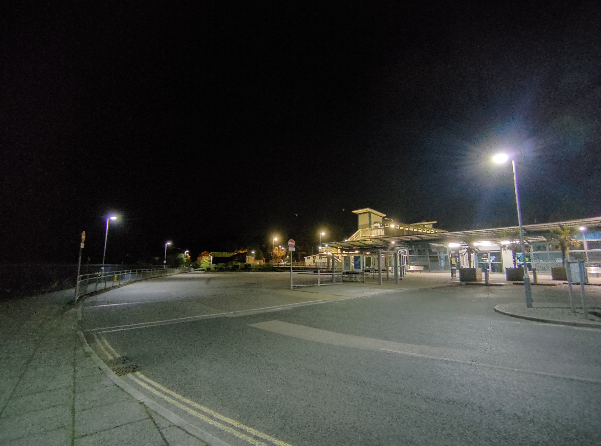 ROG Phone 2 Camera test Night shot in station car park