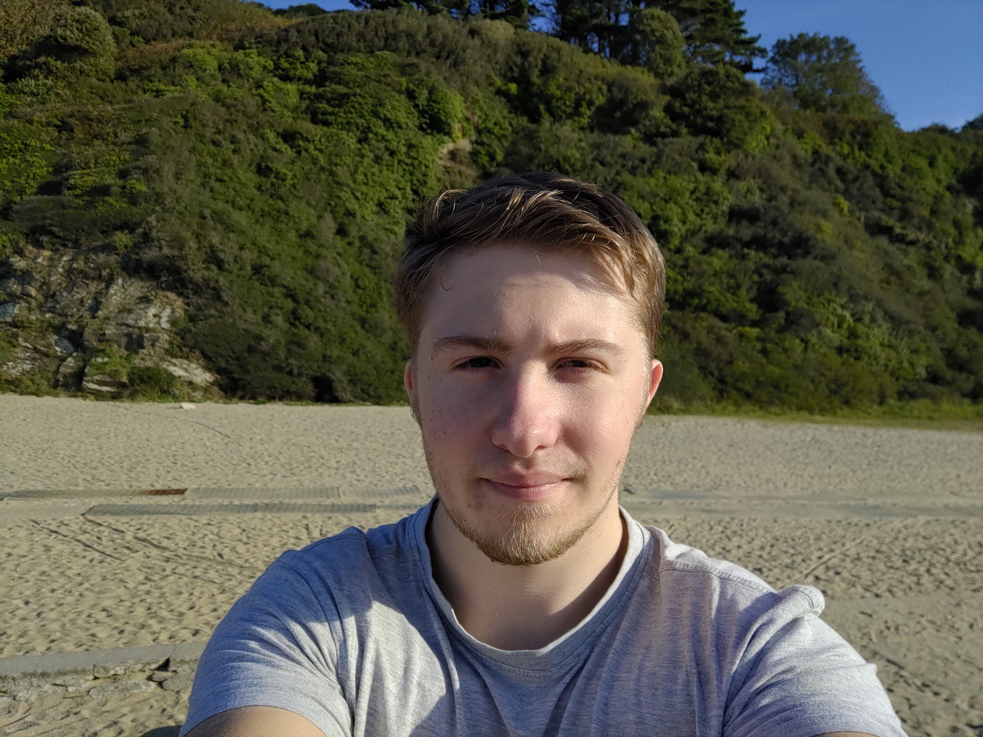 ROG Phone 2 Camera test Selfie in sunlight on beach