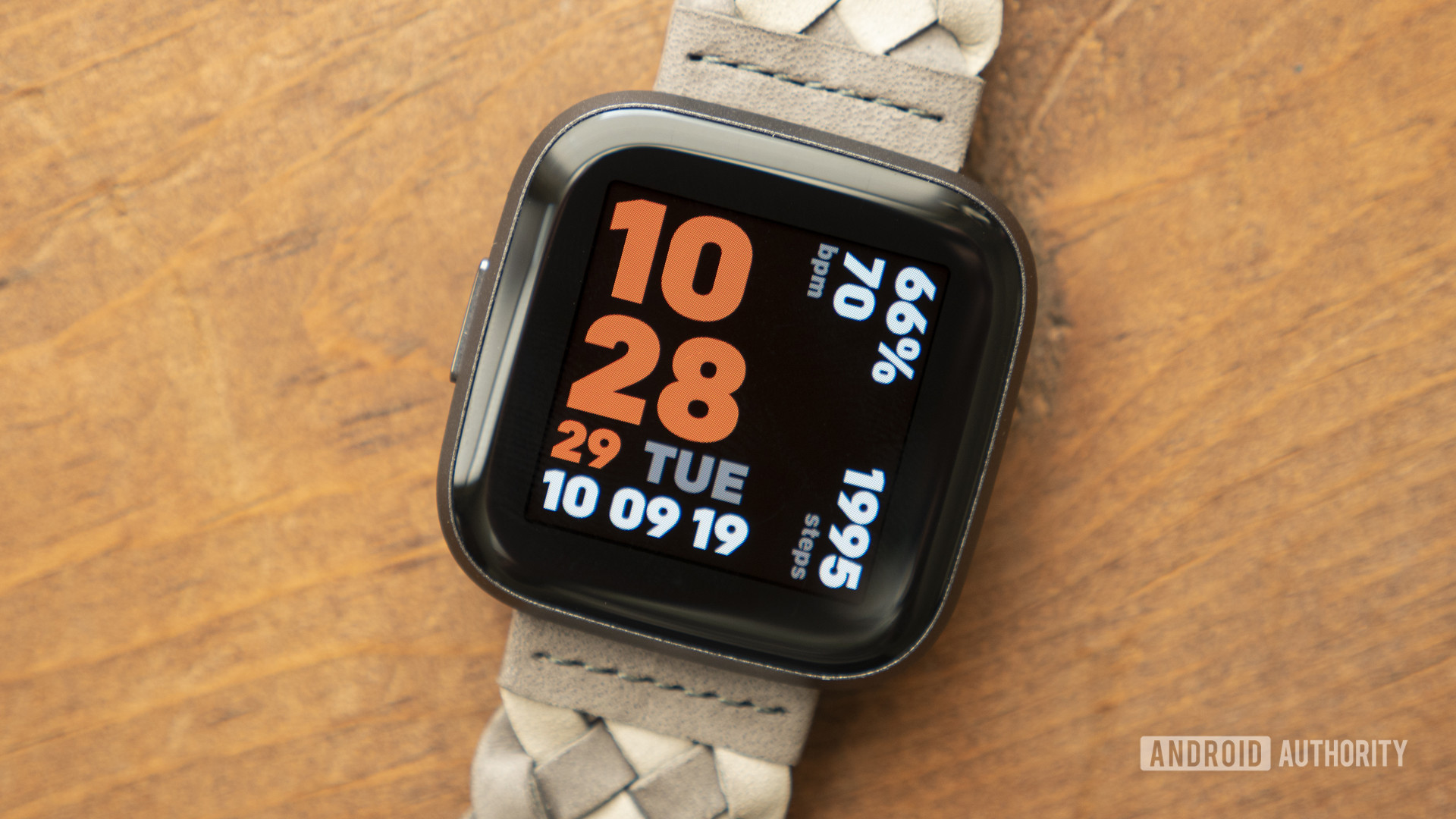 fitbit versa 2 review display watch face 6