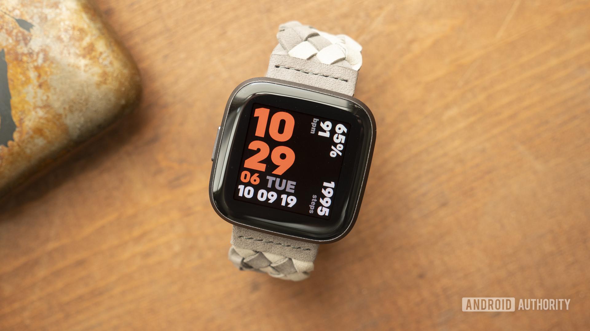 fitbit versa 2 review display watch face 8