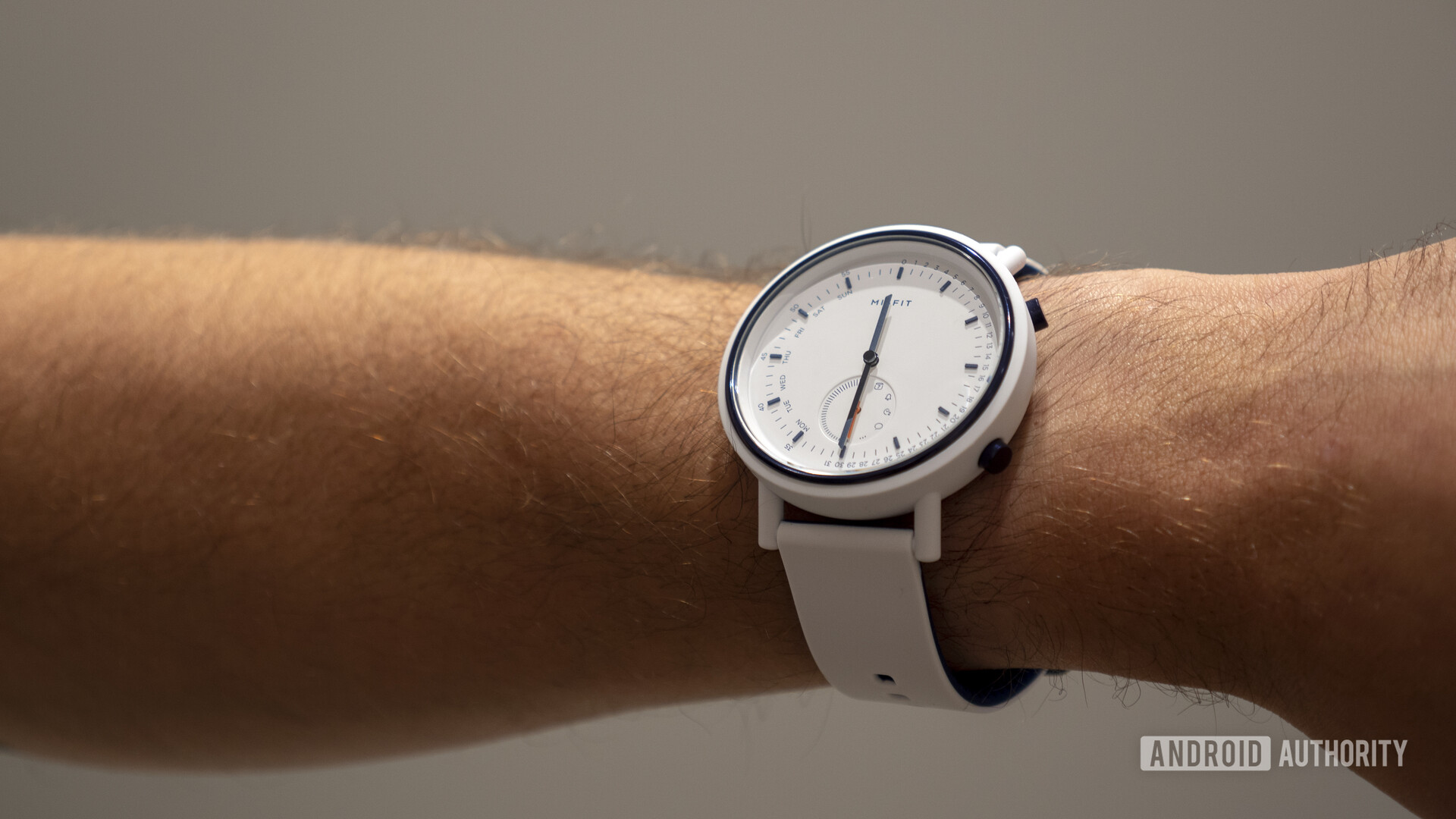 misfit command hybrid smartwatch blue and white 3
