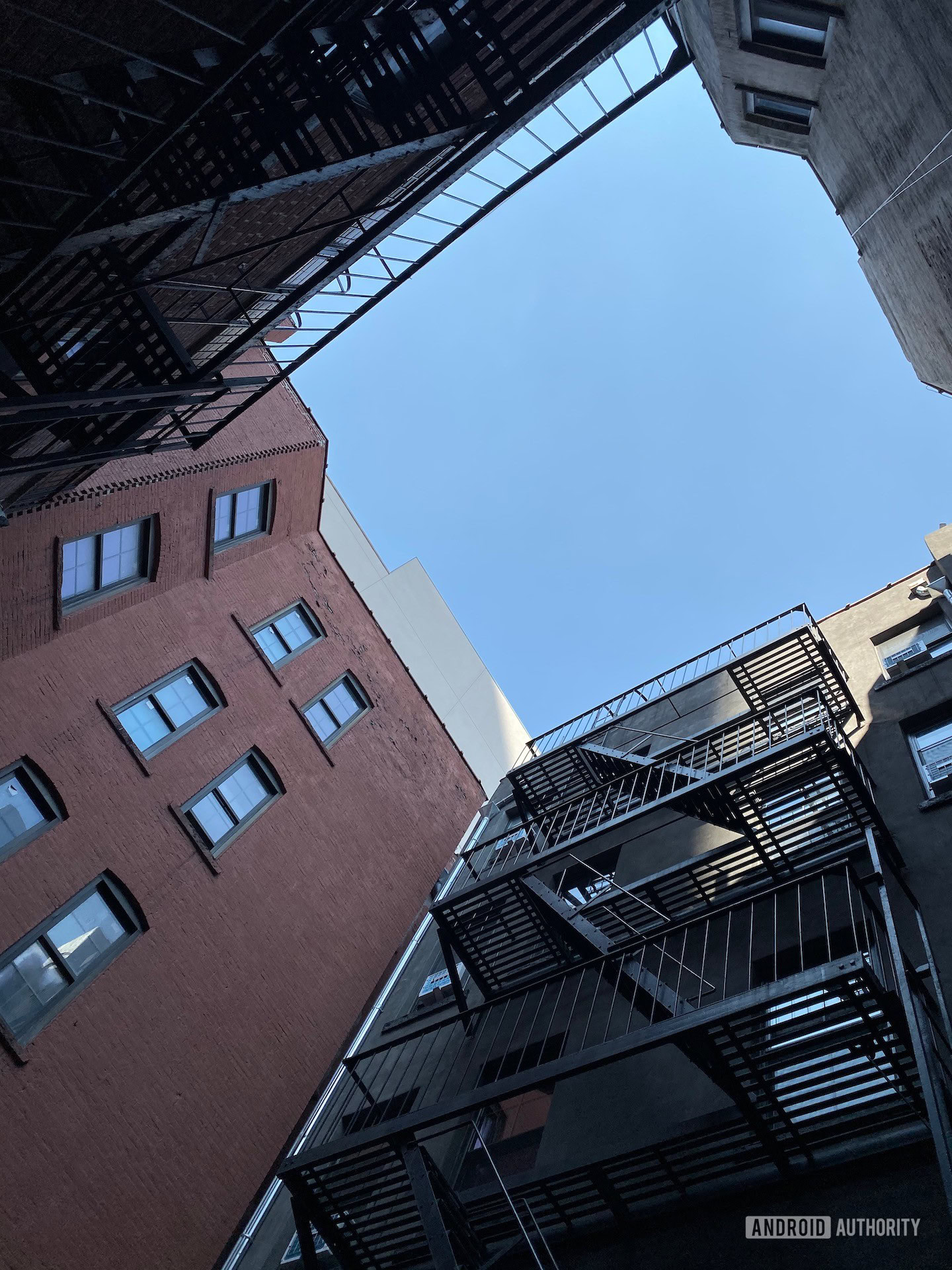 Apple iPhone 11 Pro photo sample HDR alley