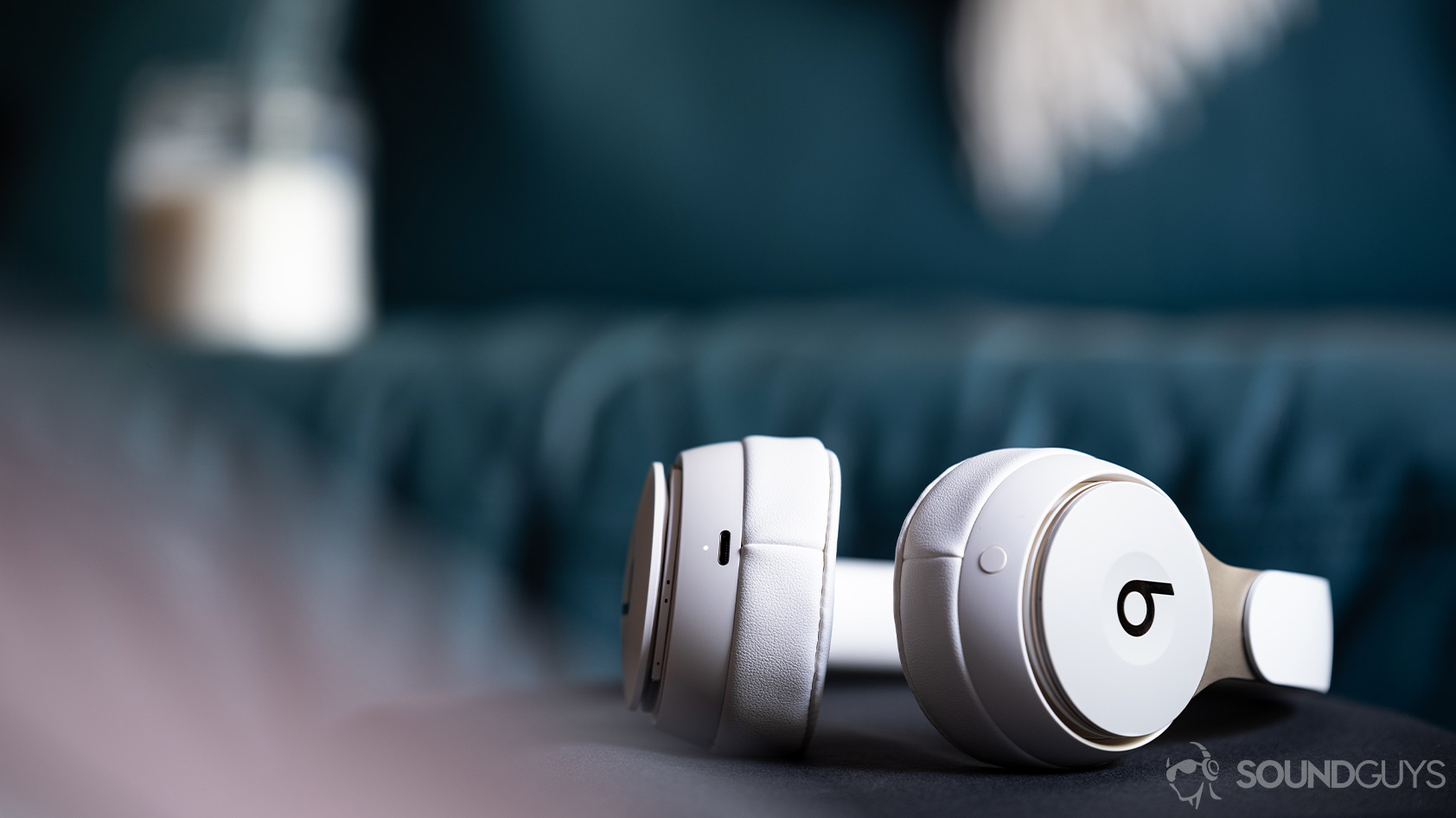 Beats Solo Pro noise cancelling headphones Lightning connector input Apple
