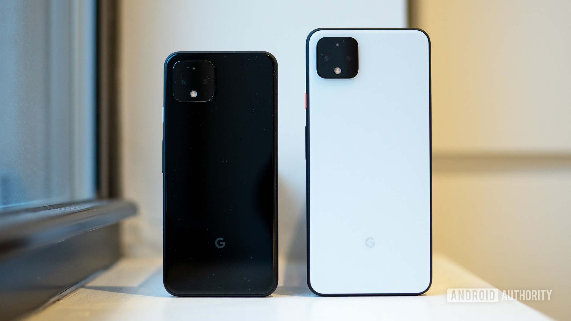Google Pixel 4 vs Google Pixel 4 XL from the back