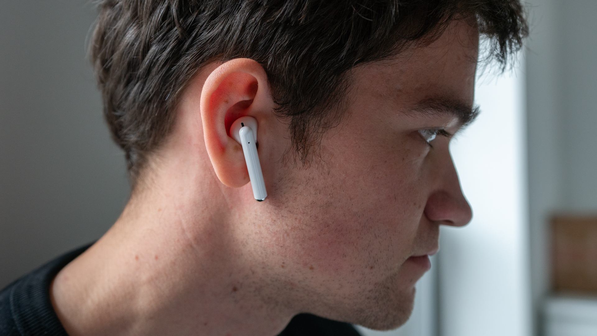 Man wearing white Huawei Freebuds 3 in the ear