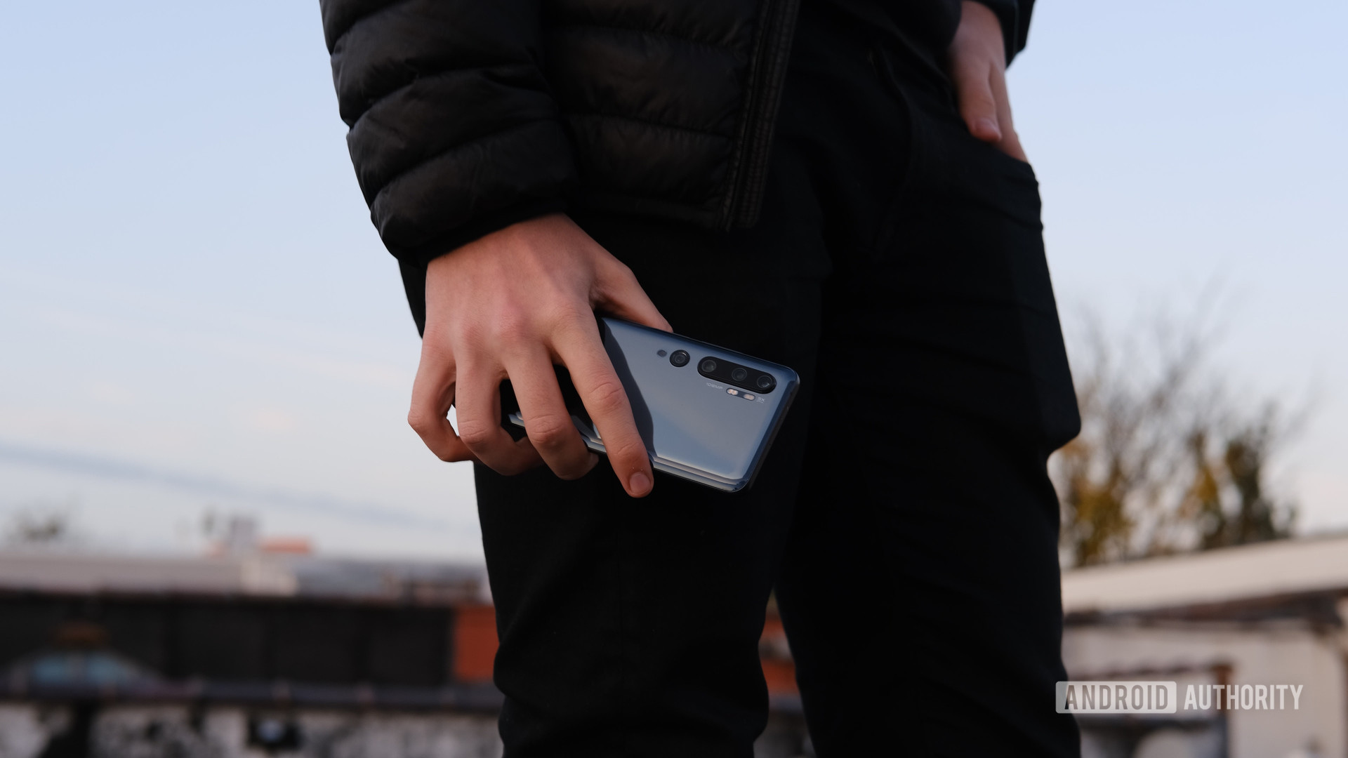 Xiaomi Mi Note 10 in hand outside 1