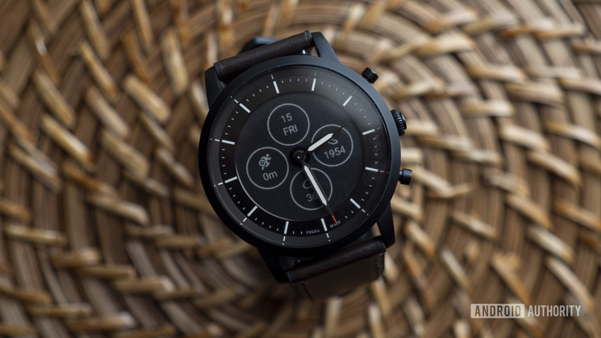 fossil hybrid hr review watch face collider hr 2