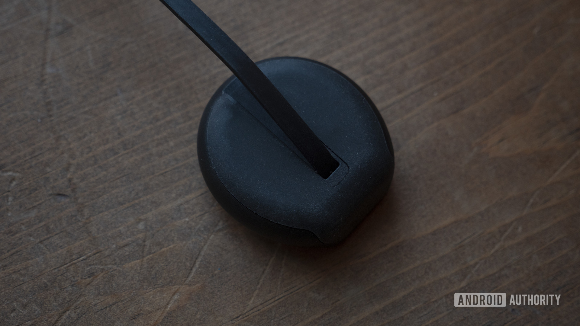Moto 360 2019 review charger charging puck 2