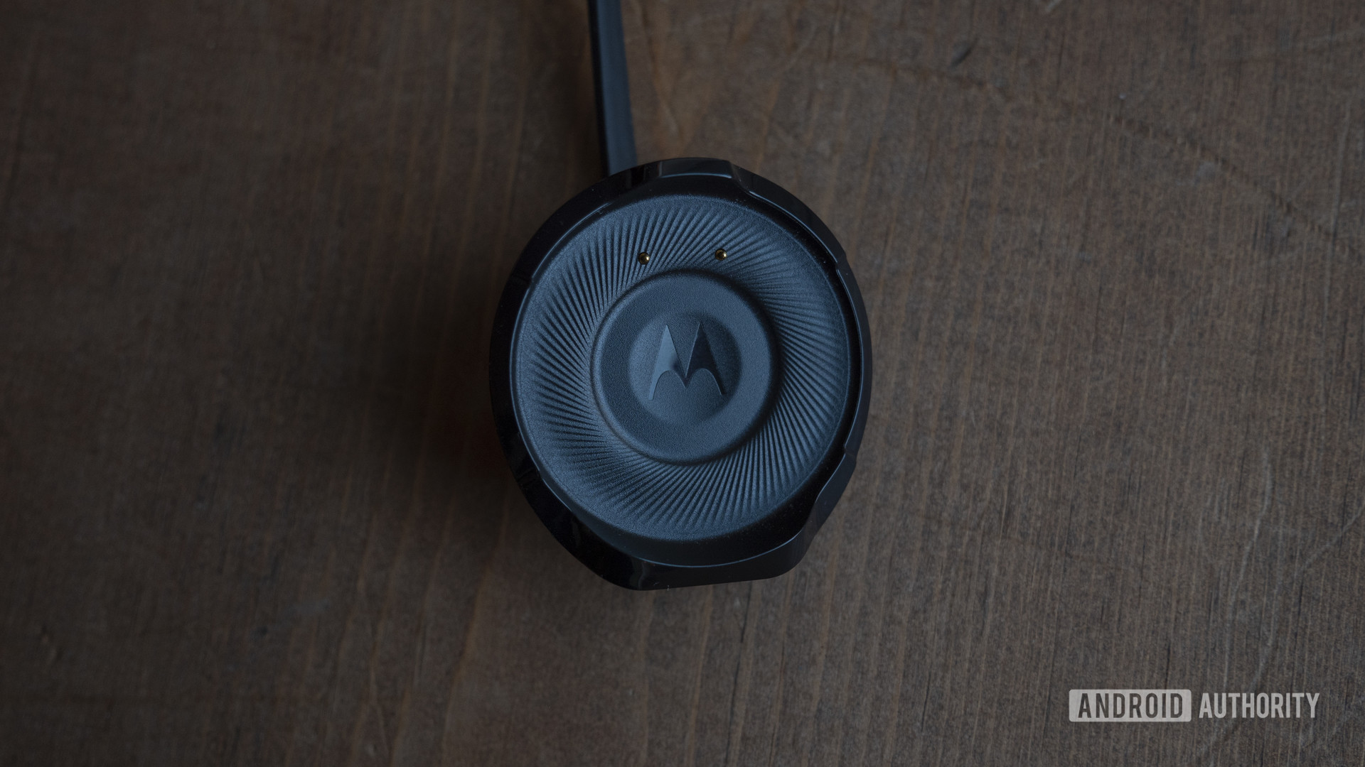 Moto 360 2019 review charger charging puck 3