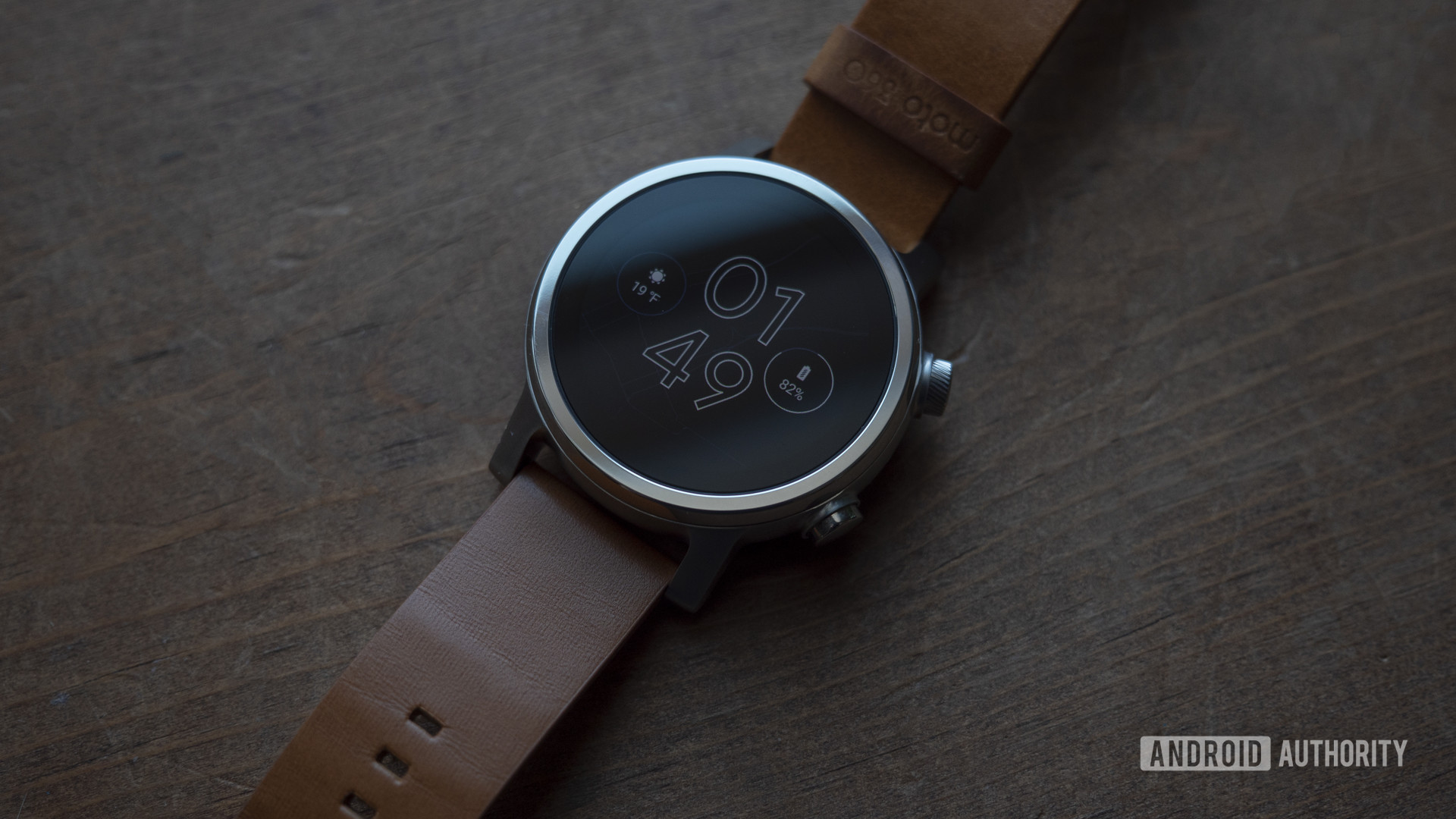 Moto 360 2019 review on table watch face display 4