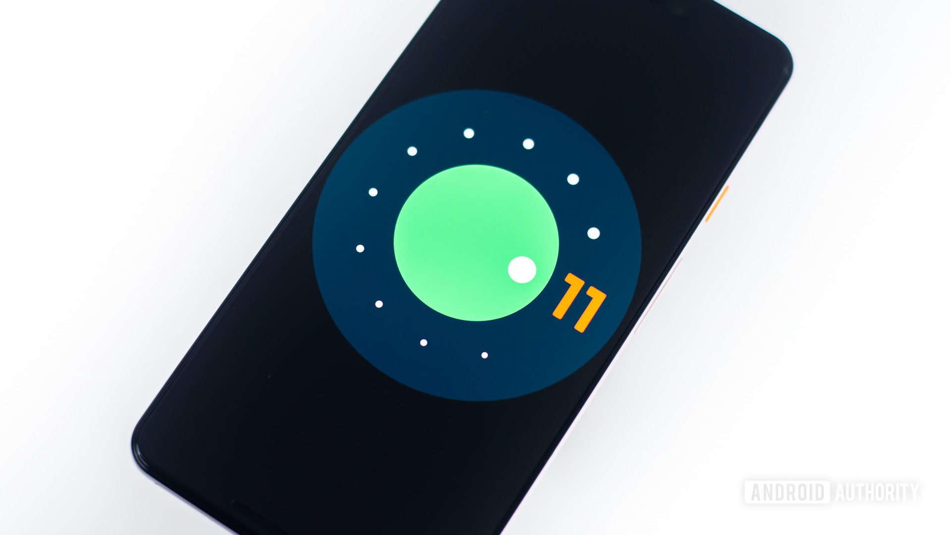 Android 11 logo on google pixel 3 xl