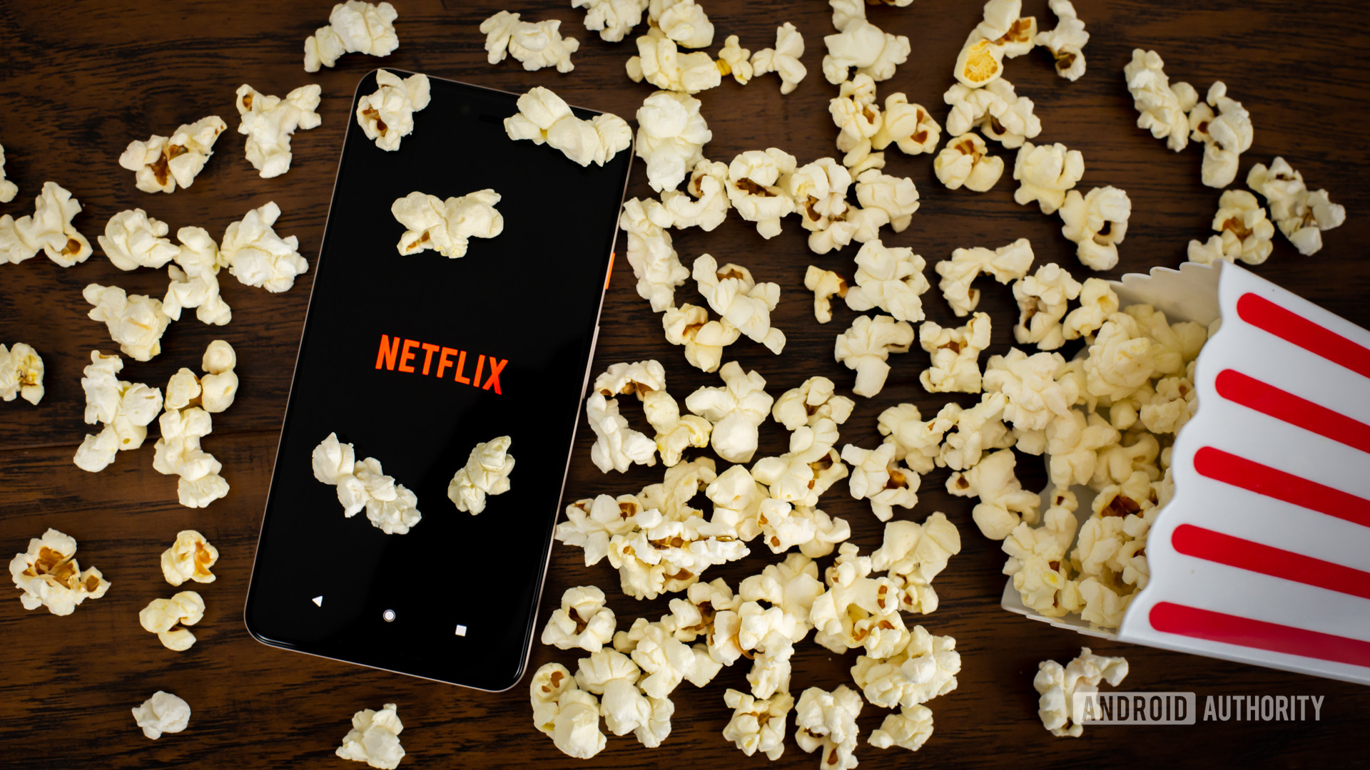 Netflix avec pop-corn stock photo 1 - Les meilleurs cadeaux numériques