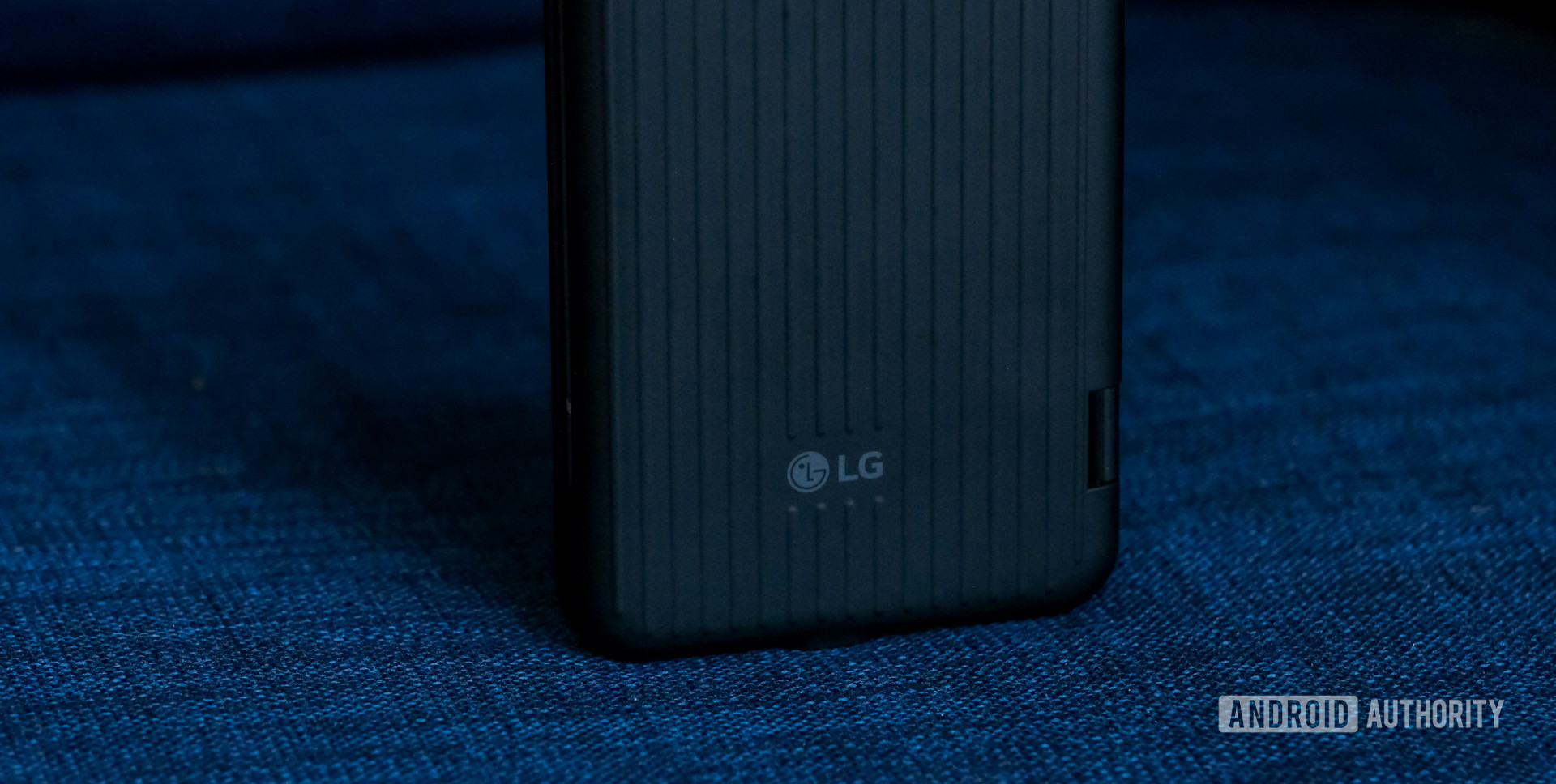 LG V60 dual screen back logo macro