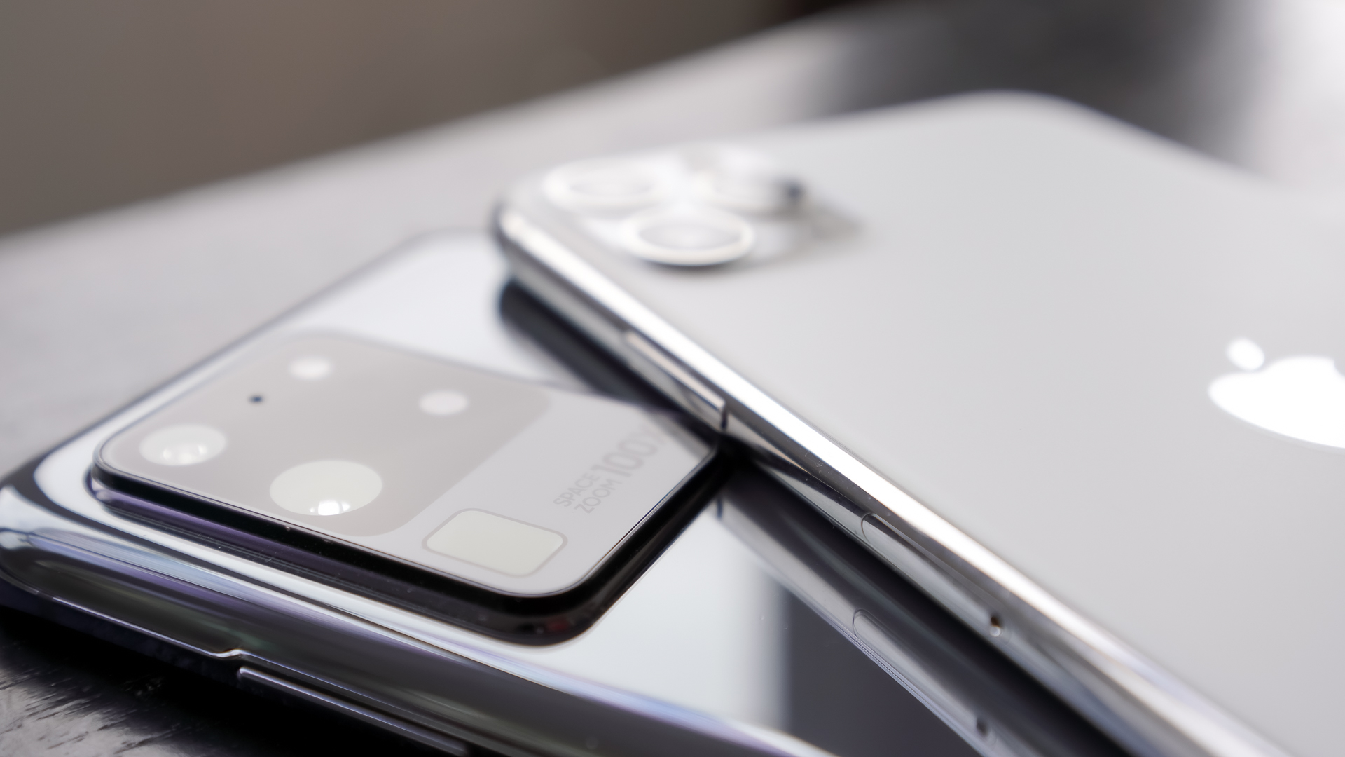 Samsung Galaxy S20 Ultra vs Apple iPhone Pro Max 1